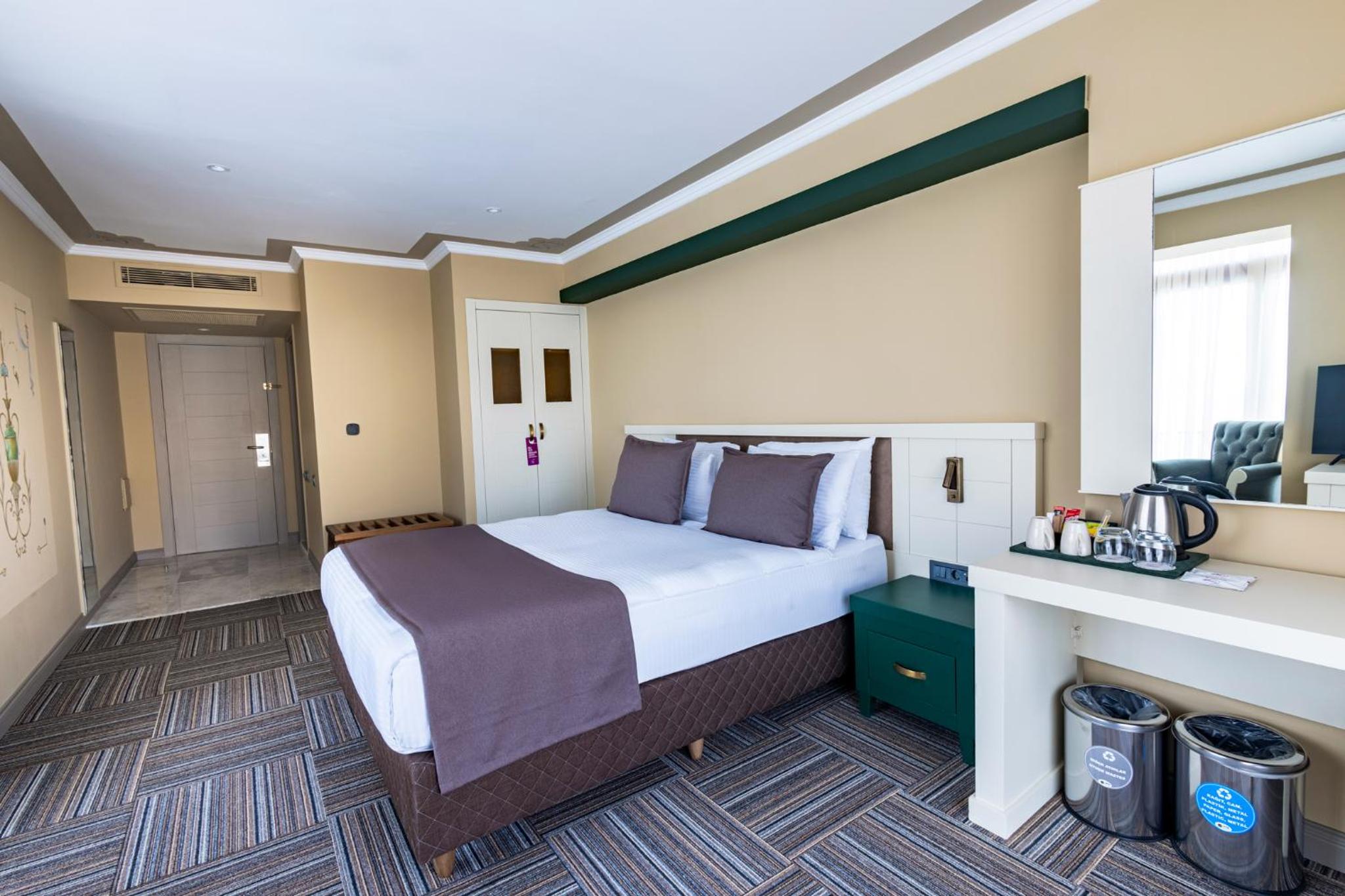 Double Room with Pool View photo 1