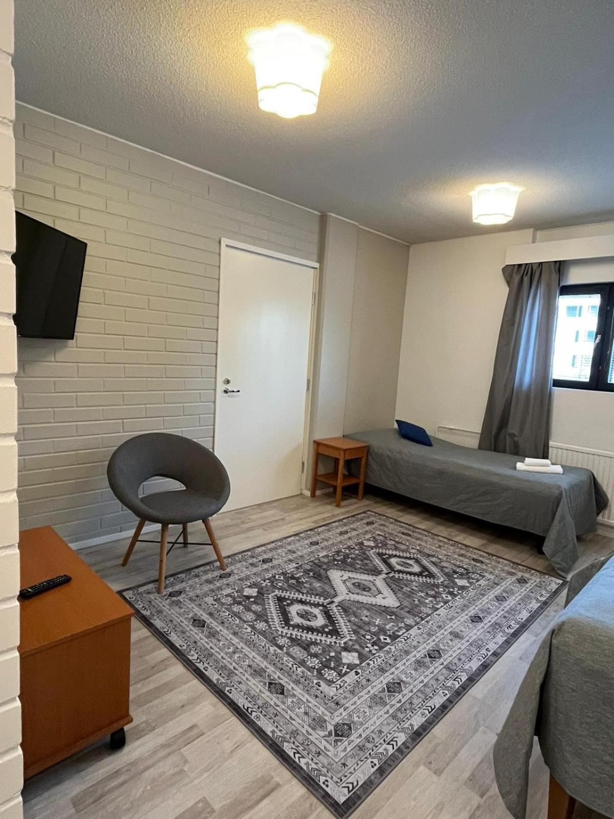 Family Room with Bathroom photo 2
