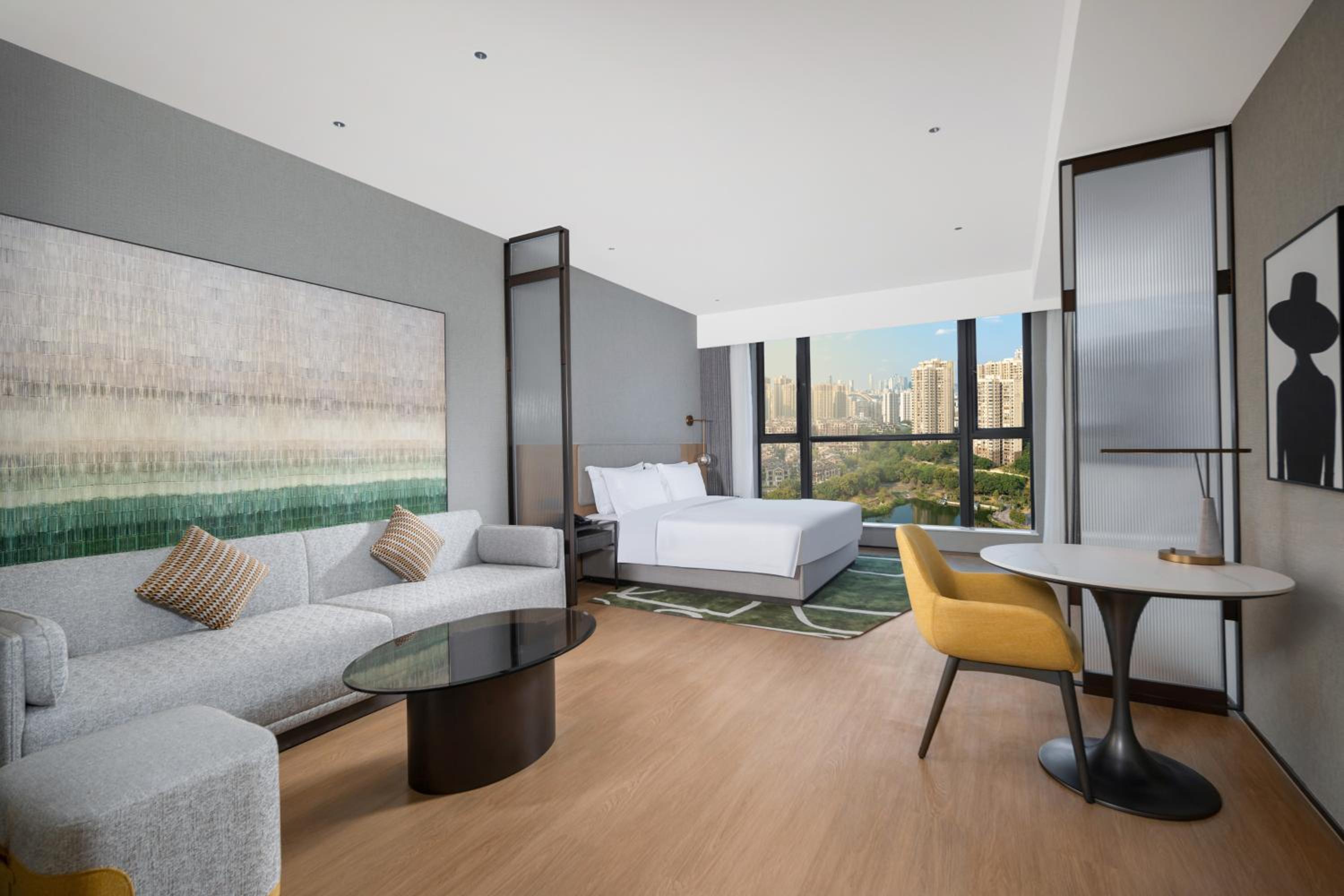 1 King Suite High Floor photo 1
