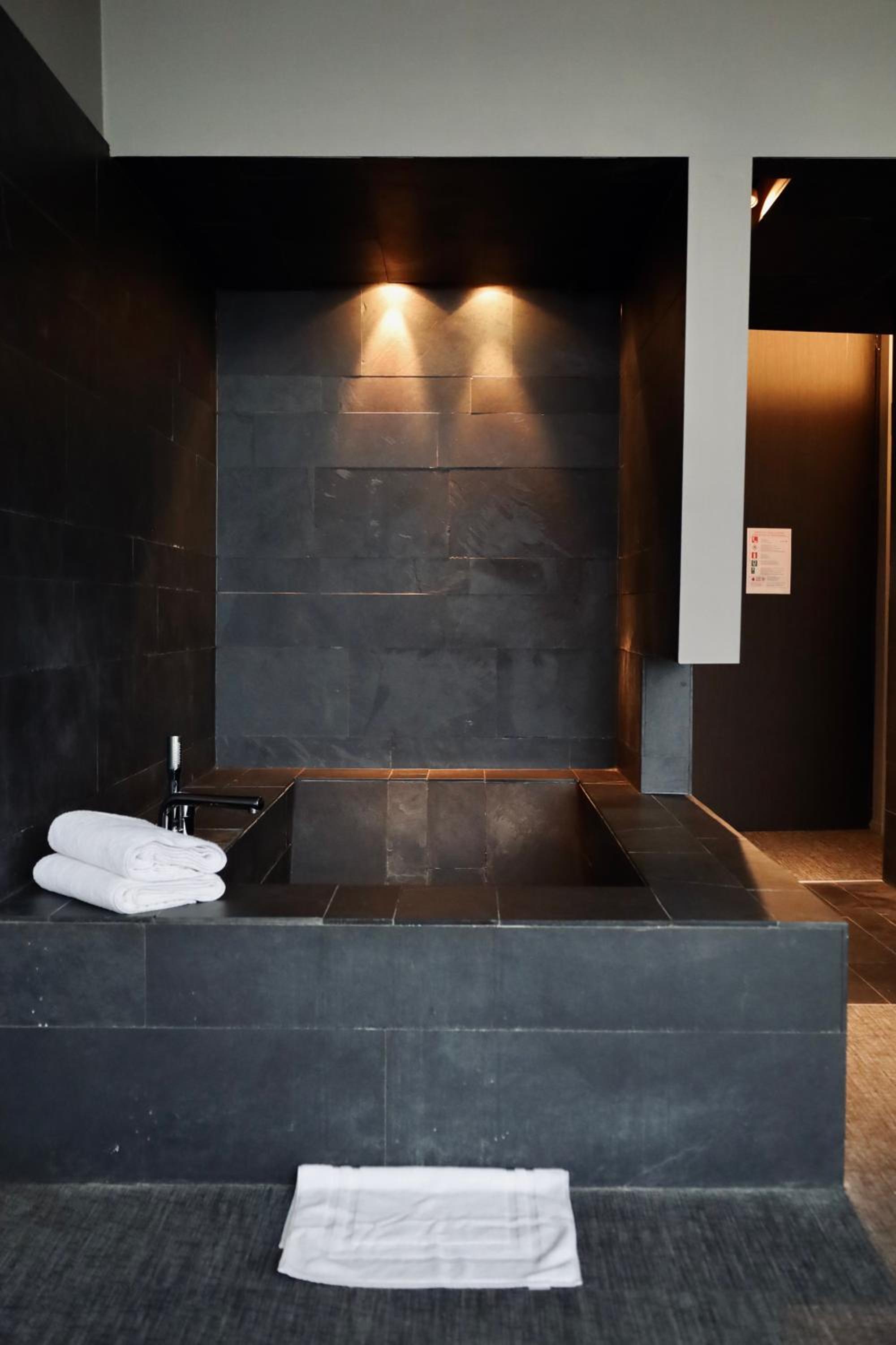 Suite - Photo 2