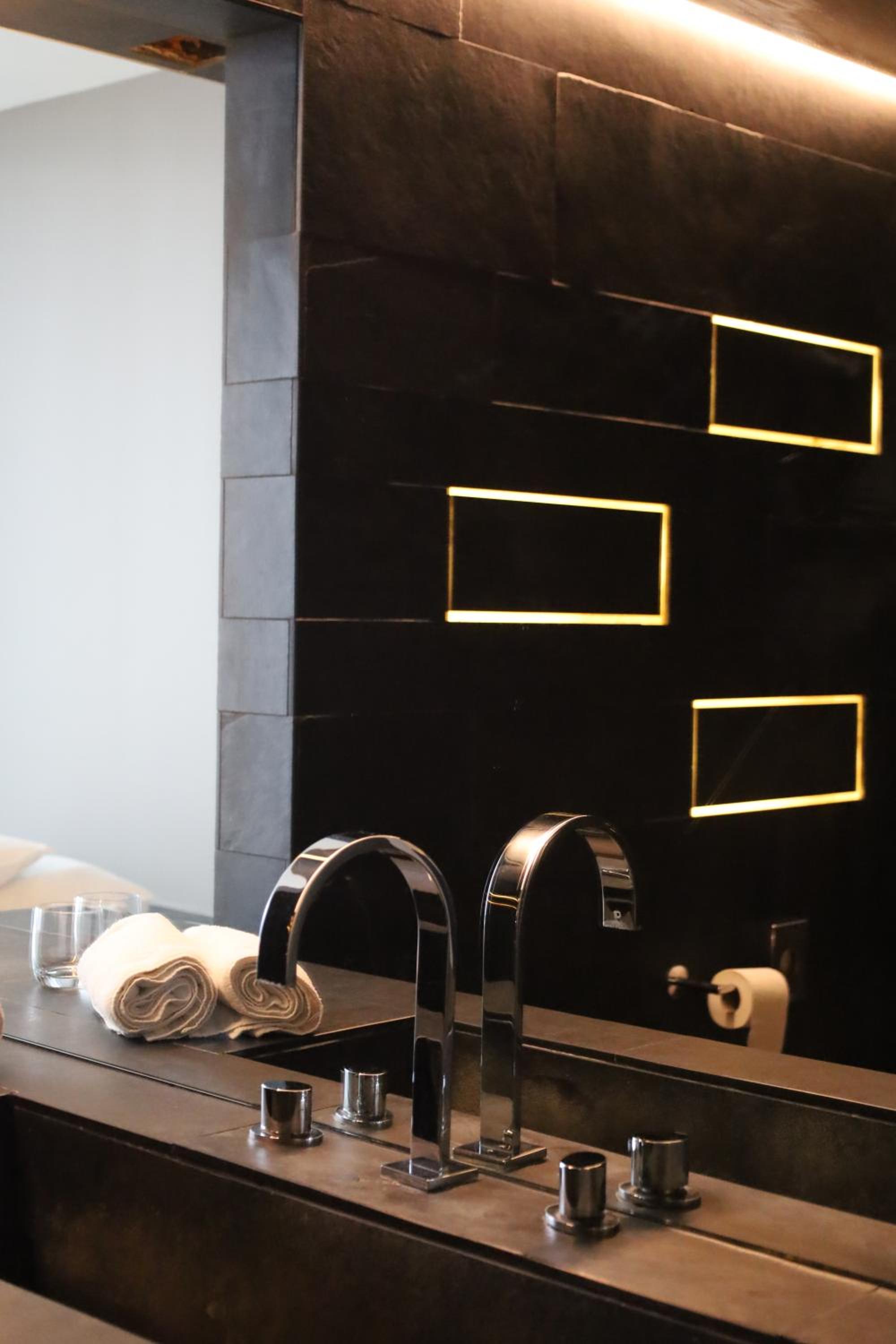 Suite - Photo 4
