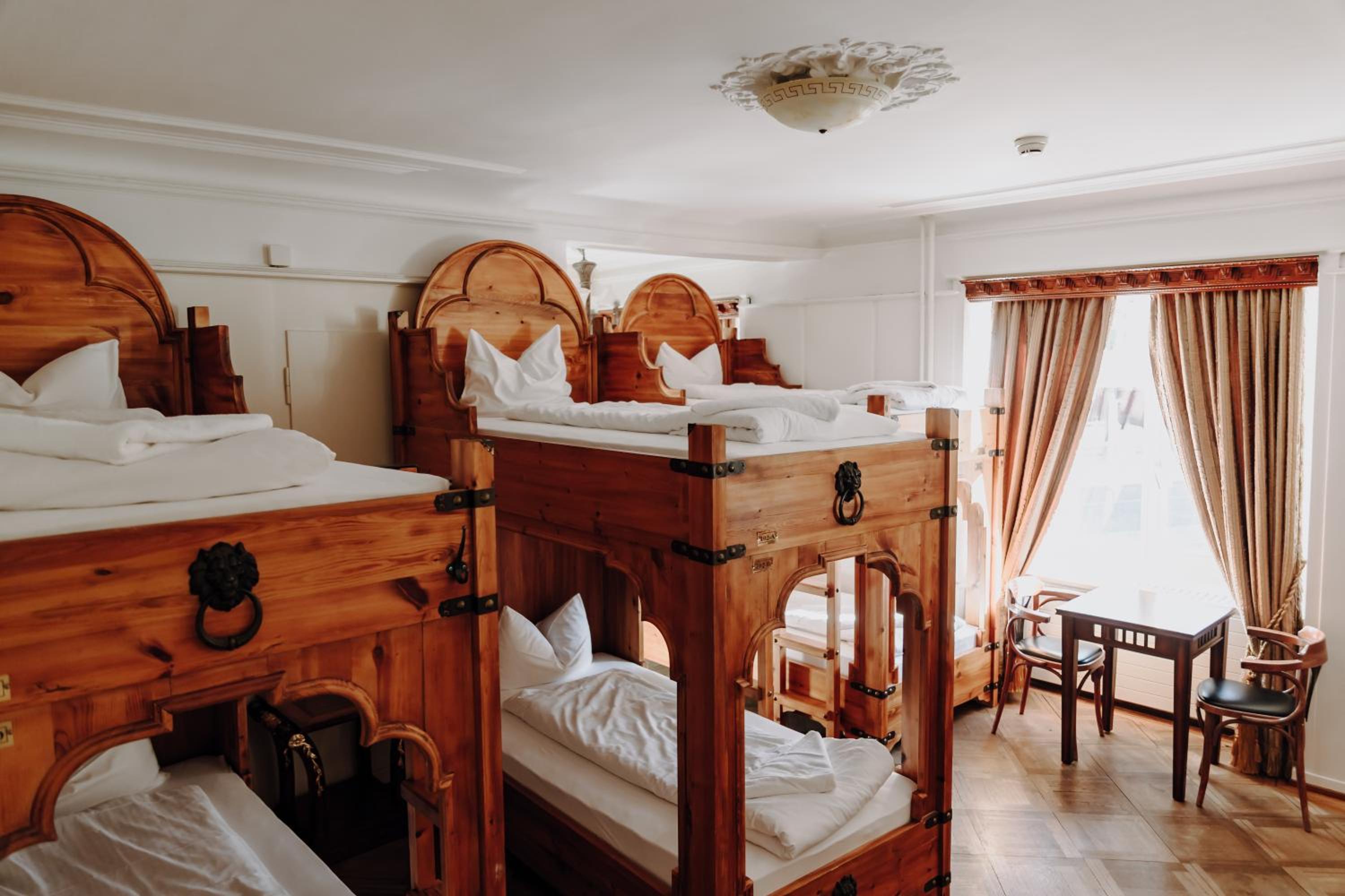 Bed in 6-Bed Mixed Dormitory Room photo 1