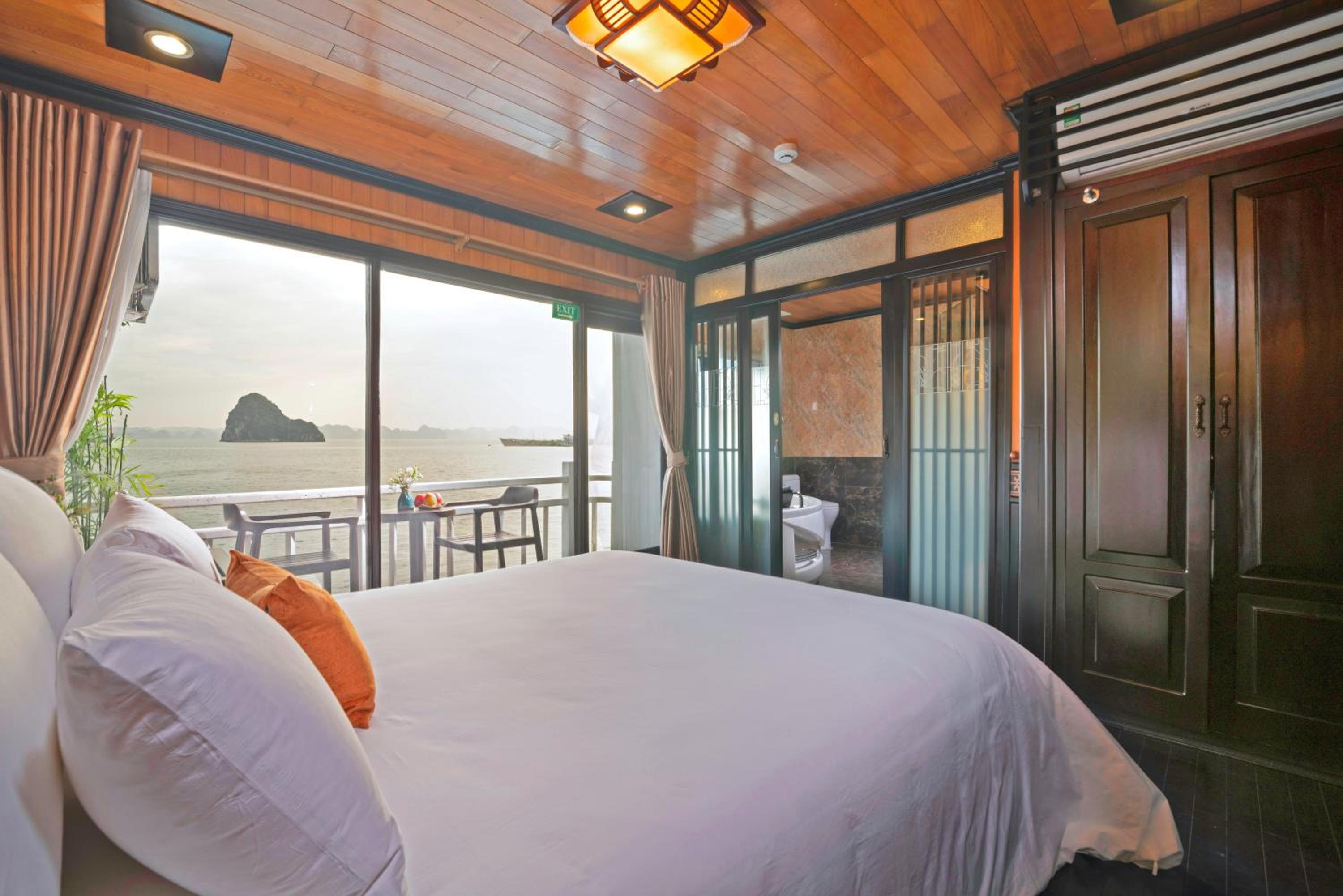 King Suite With Balcony photo 2