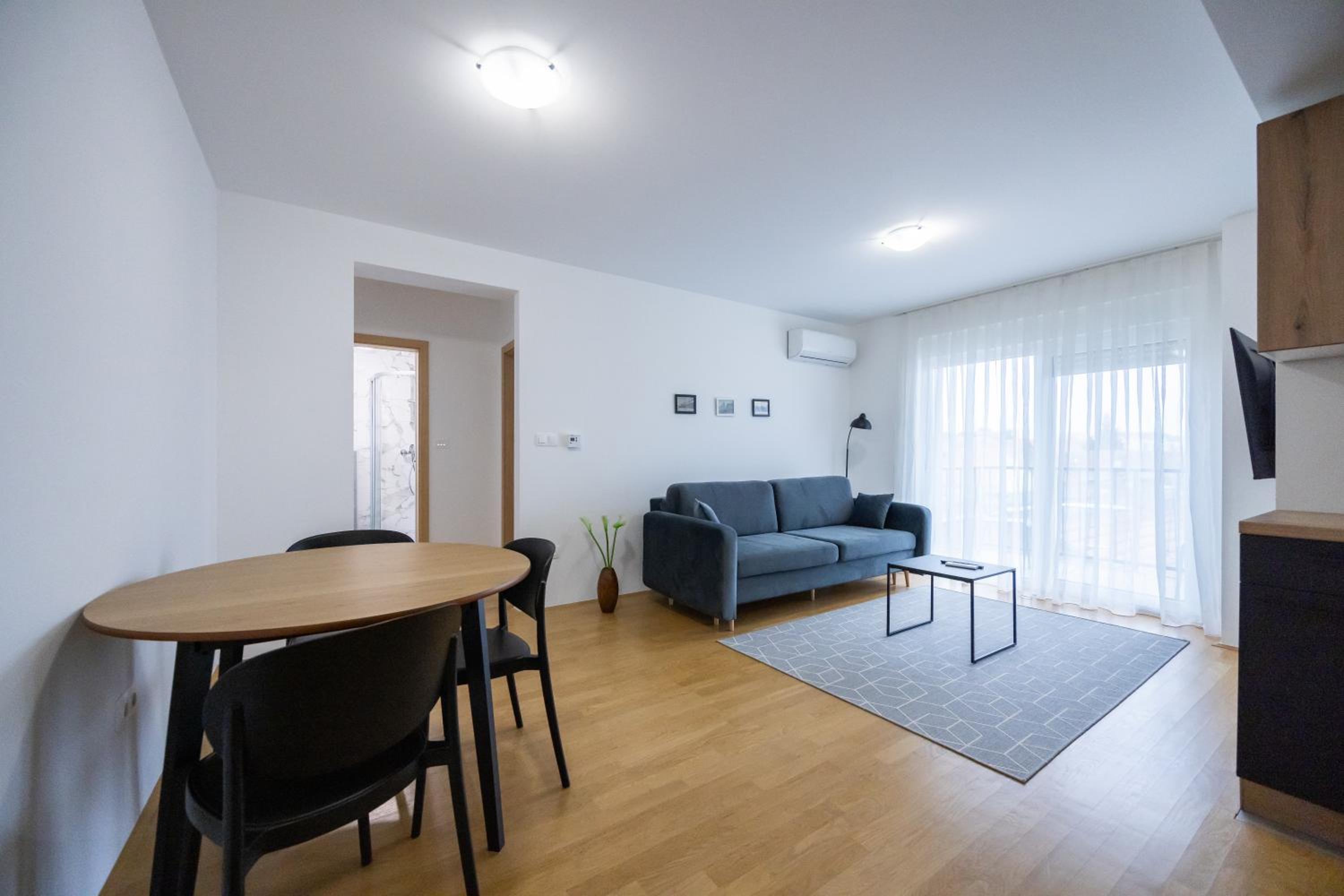 One-Bedroom Apartment photo 1