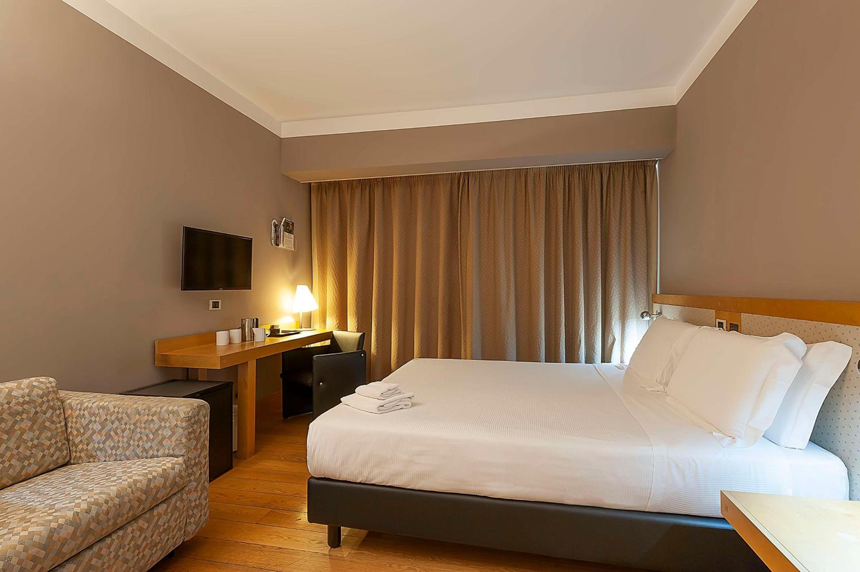Economy King Room with Sofa Bed