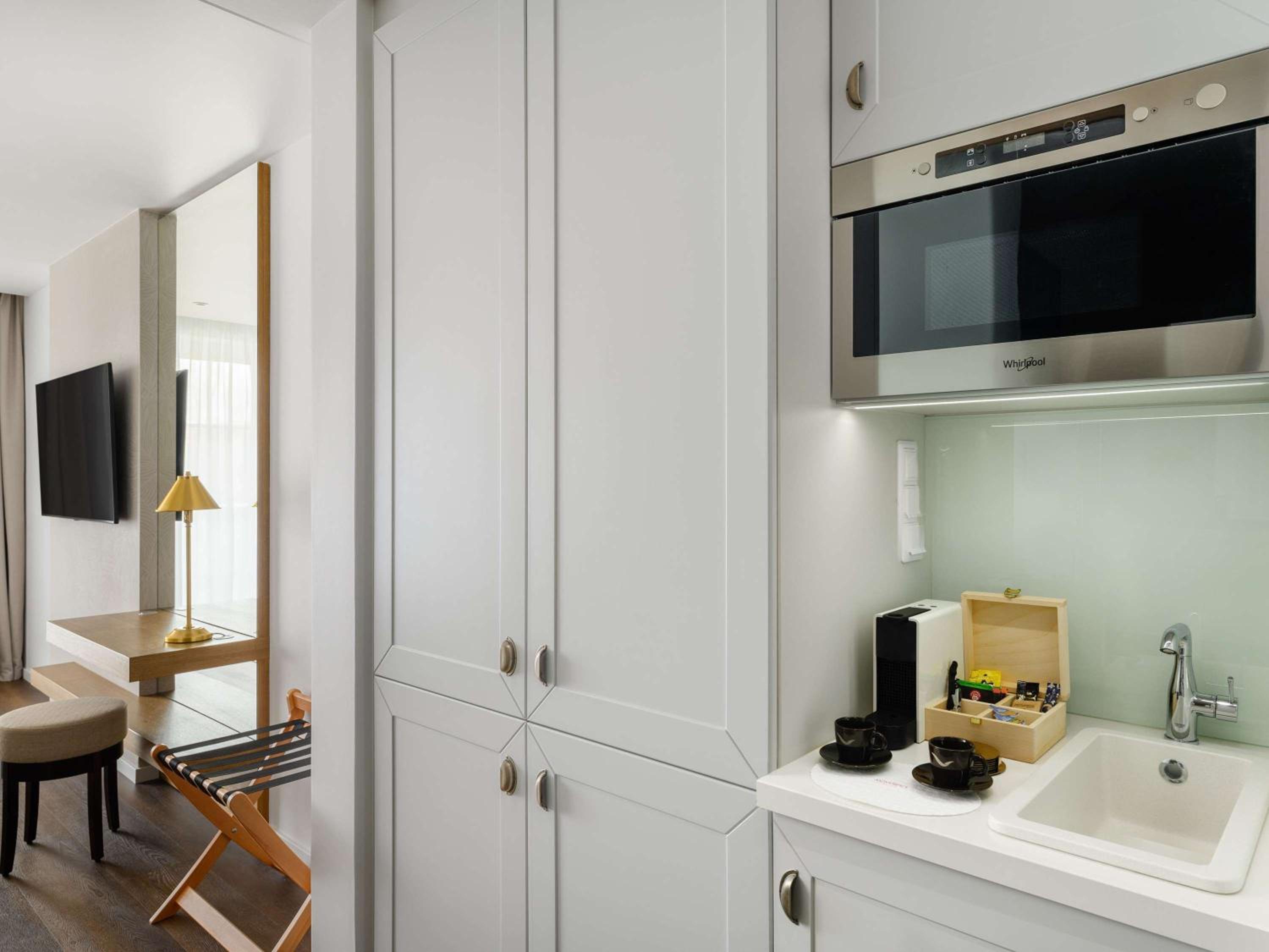 Standard King Room - Photo 4