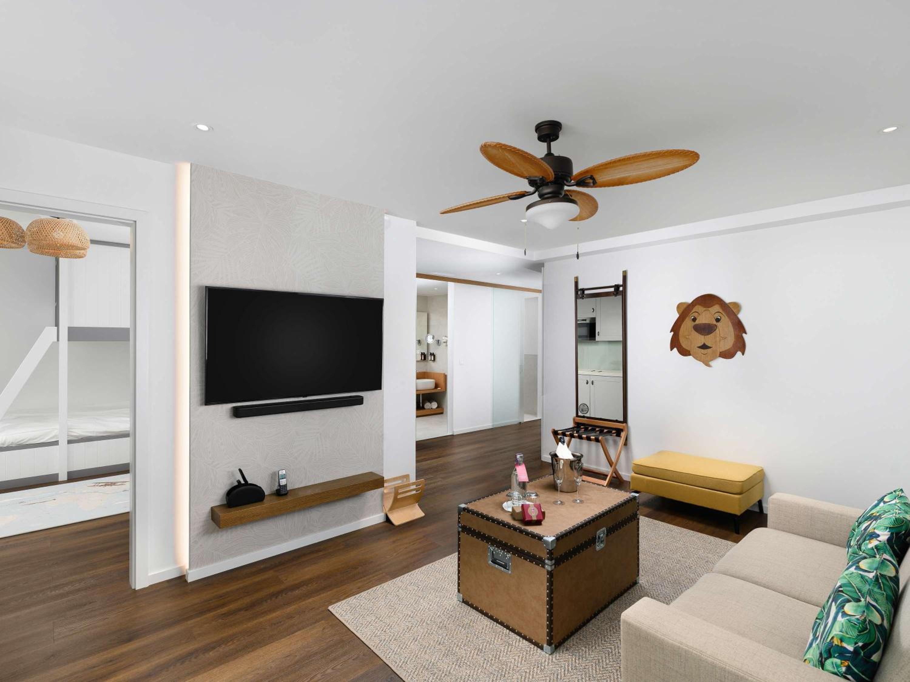 Deluxe Suite with King Bed  - Photo 8