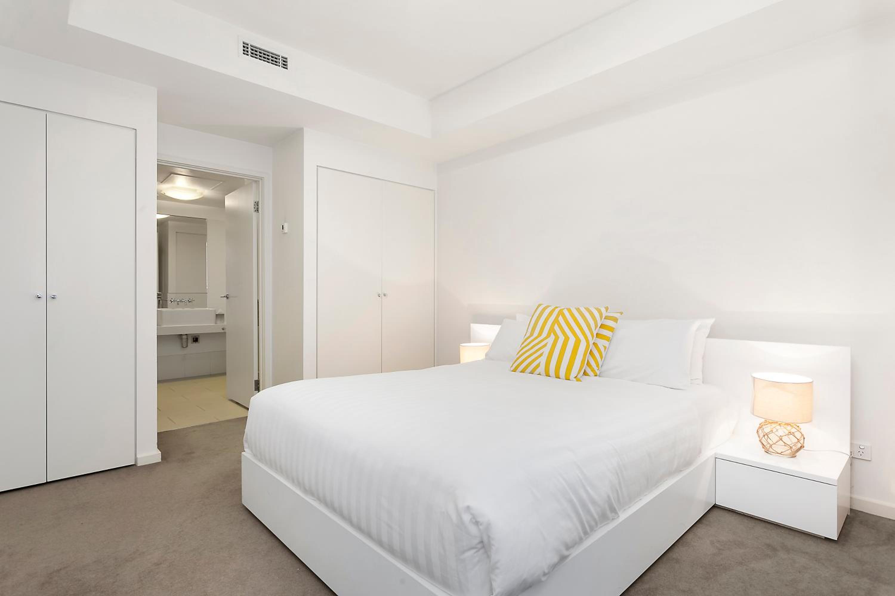One Bedroom Apartment River View thumbnail 6