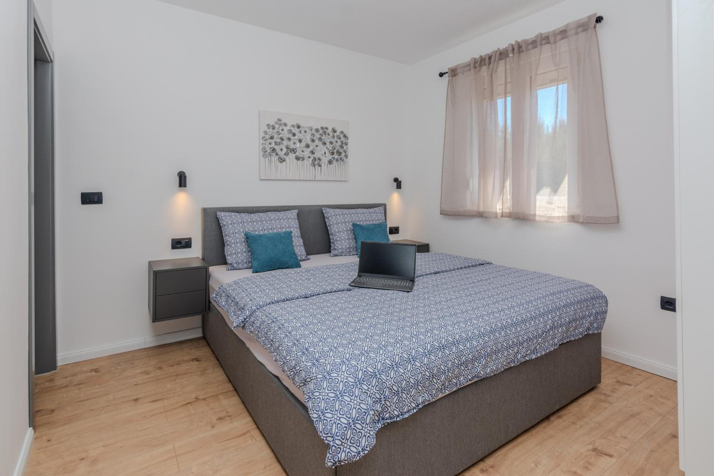 One-Bedroom Apartment with Balcony