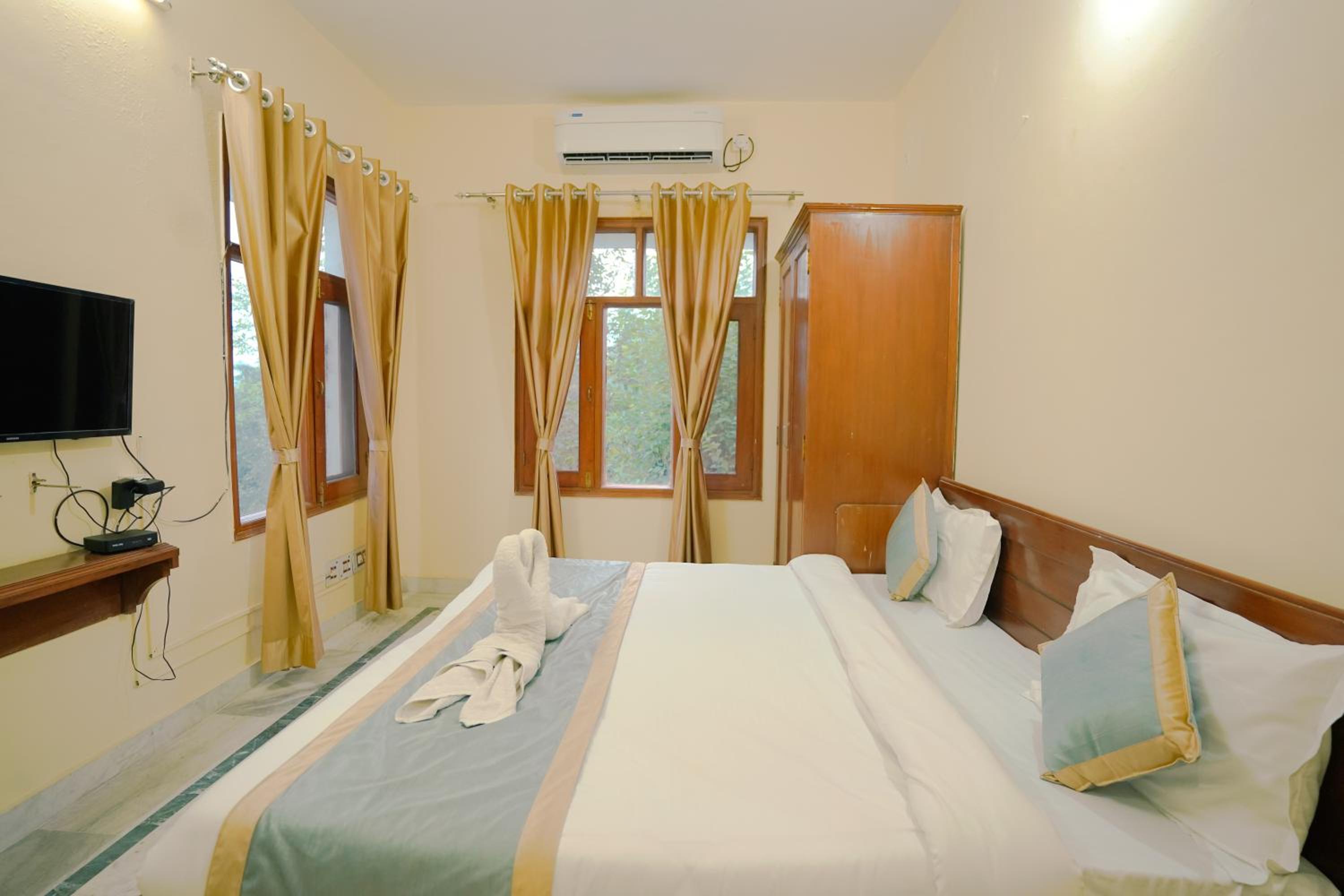 Budget Double Room - Photo 3
