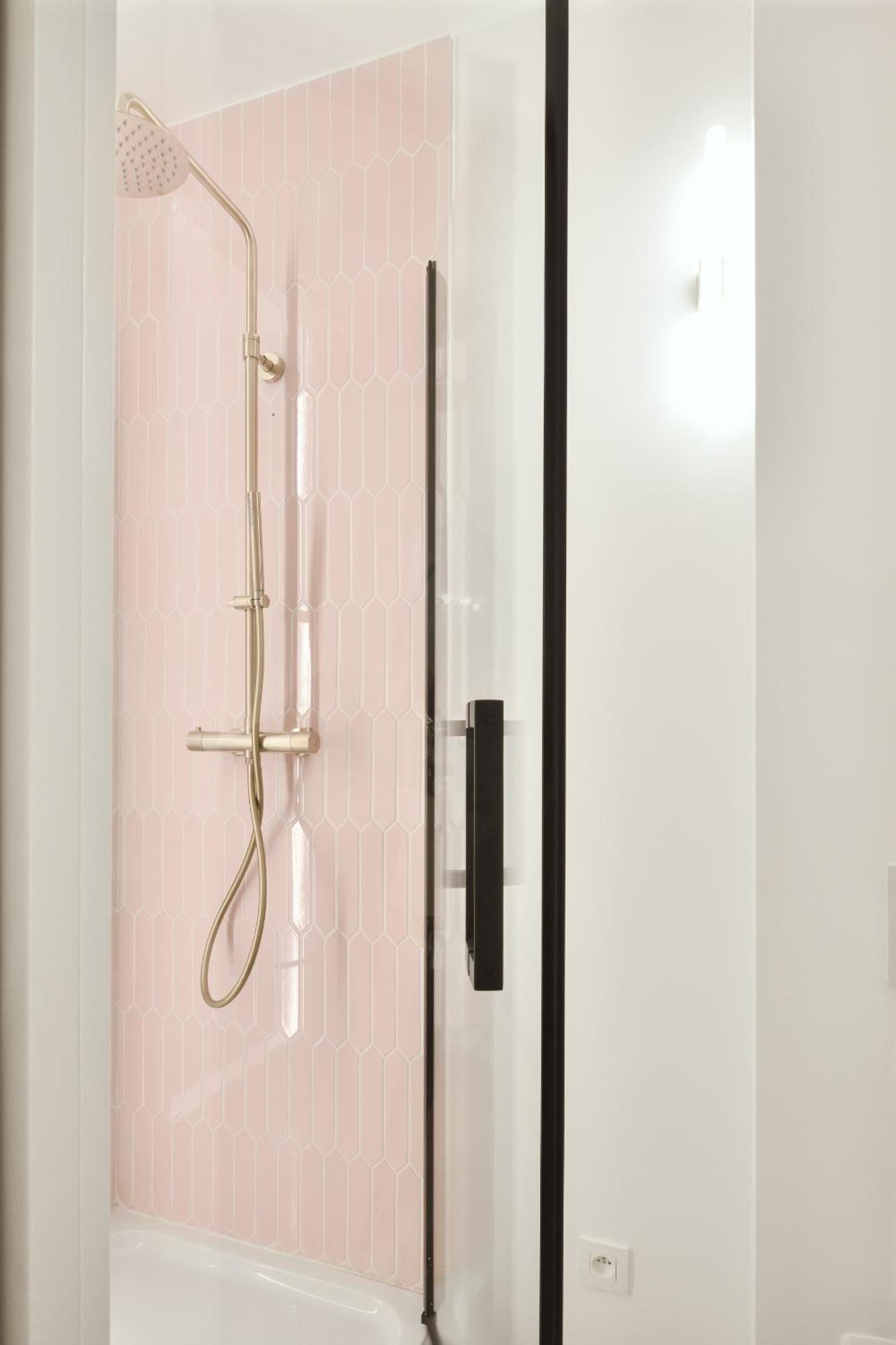 Double Room with Private Bathroom - Photo 7