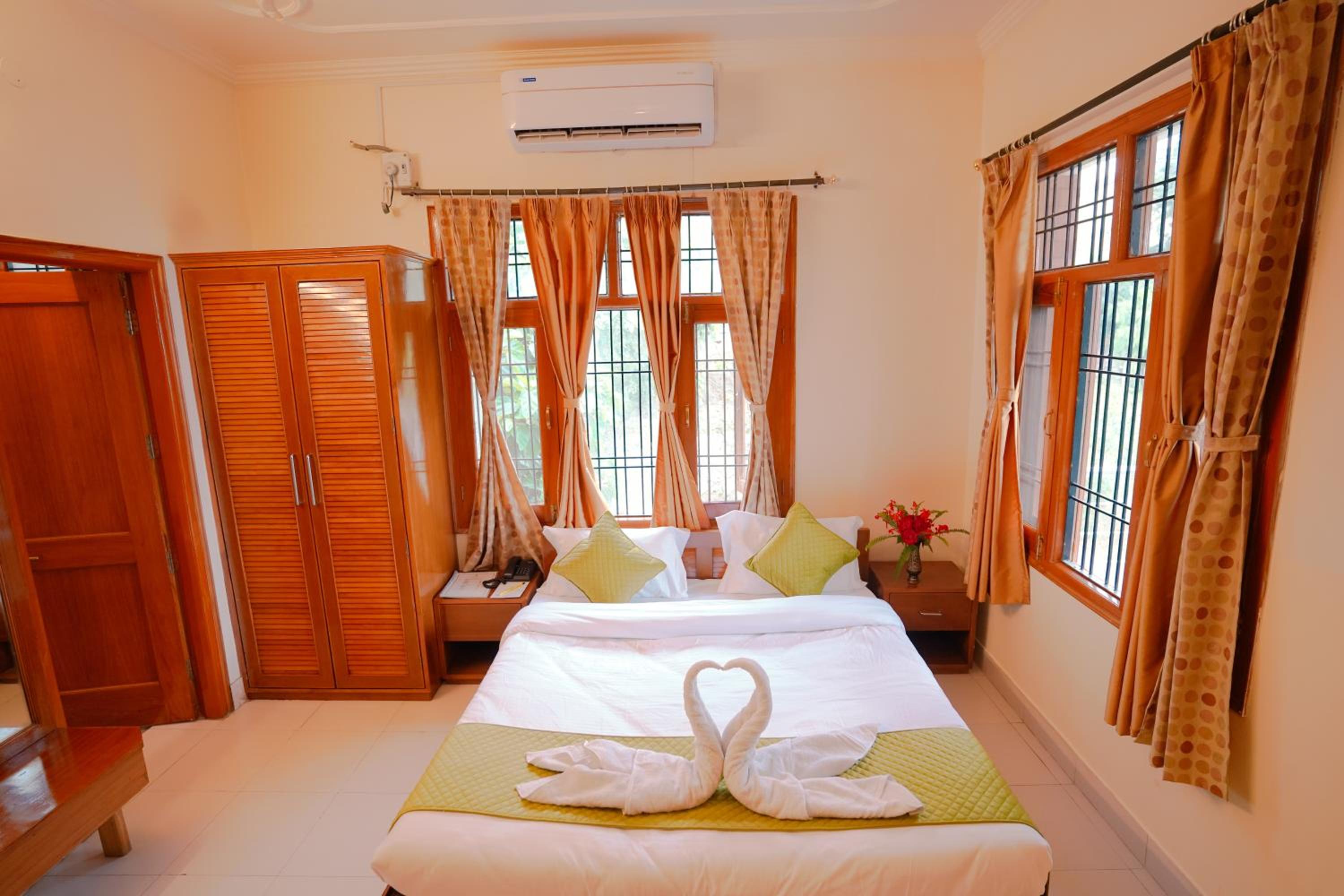 Budget Double Room - Photo 8