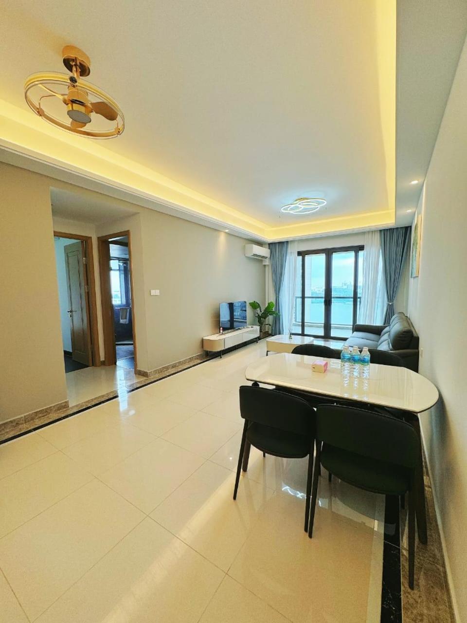 Three-Bedroom Apartment with Sea View photo 2