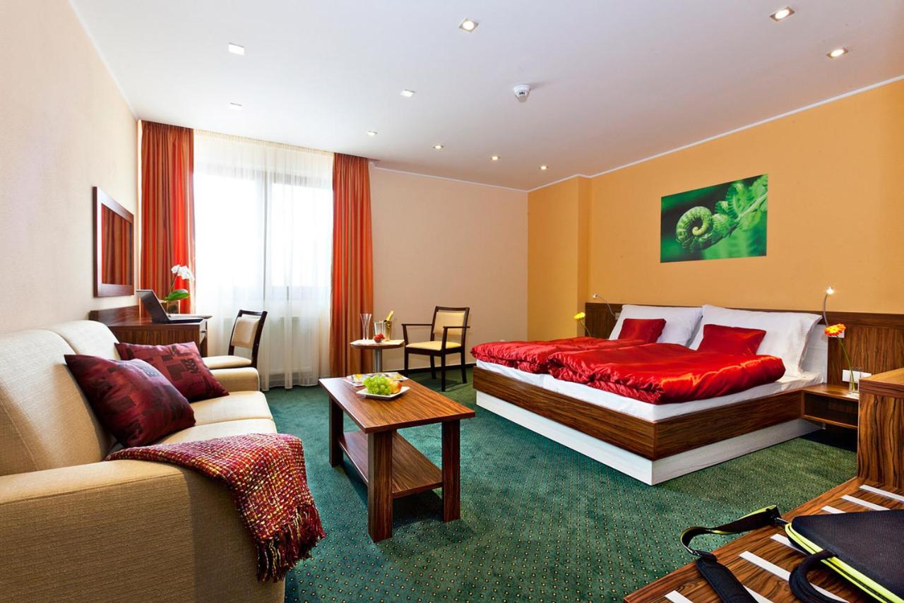 Suite - Photo 3