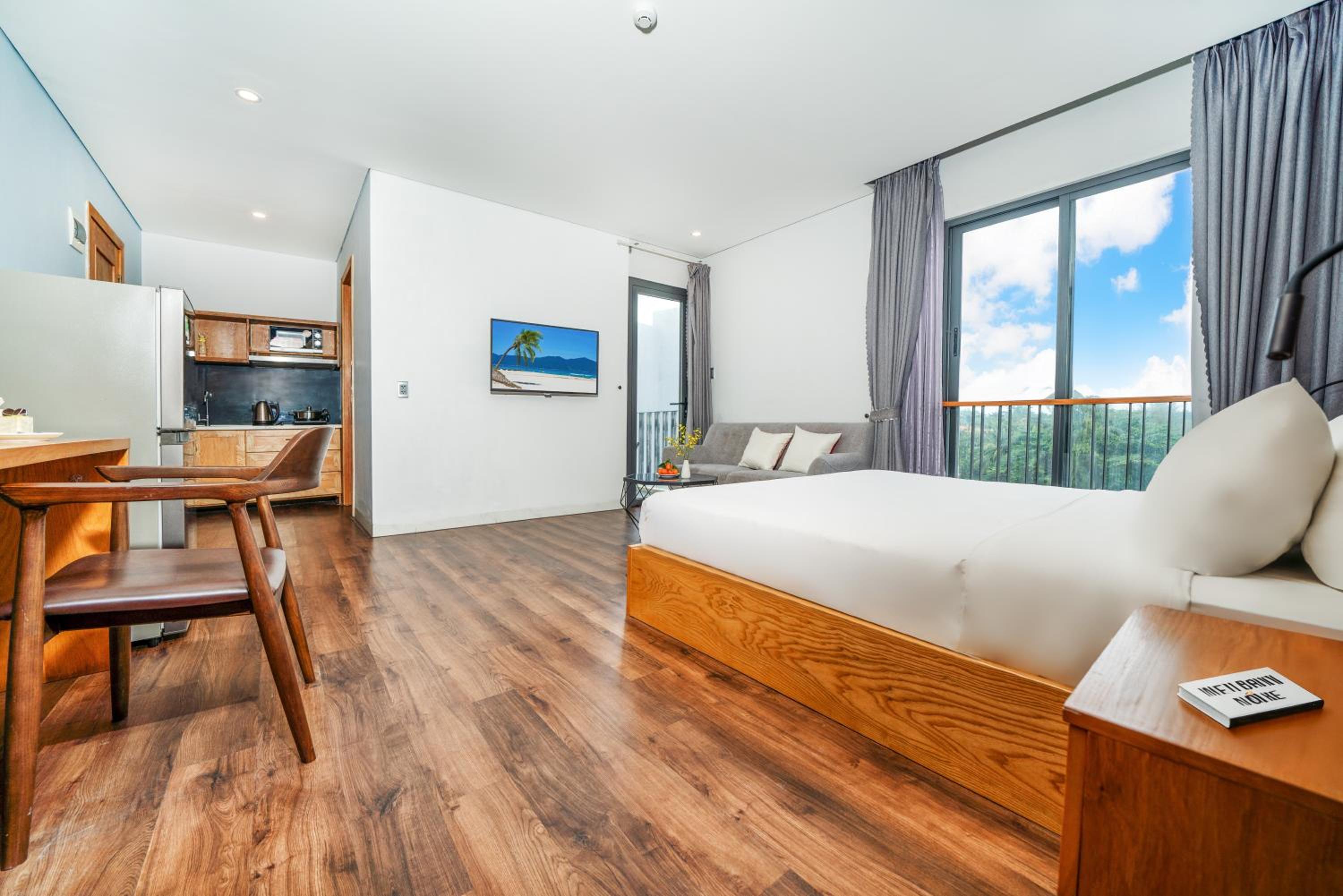 Studio Apartment with Balcony
