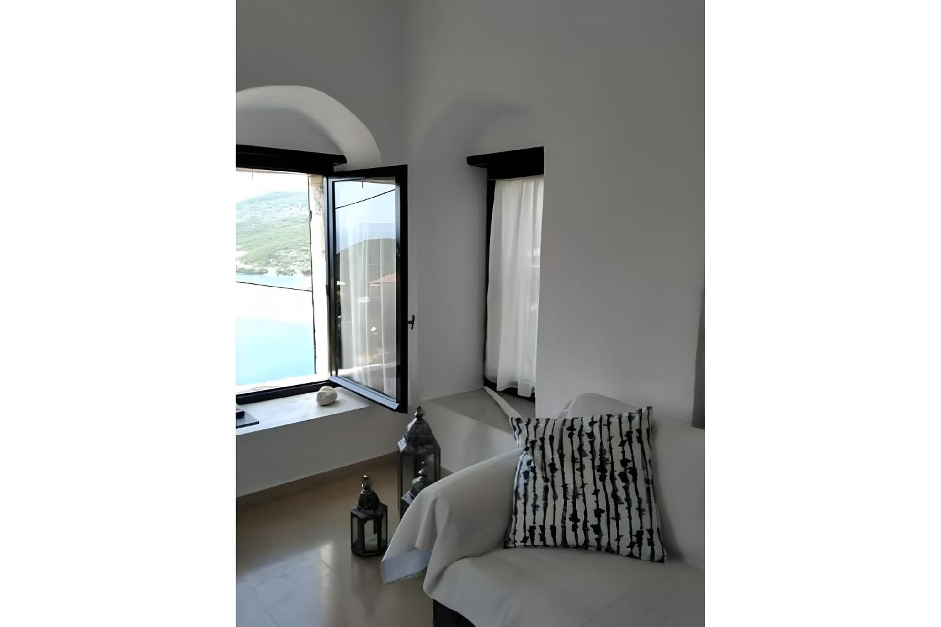 Three-Bedroom Premium Apartment with Balcony