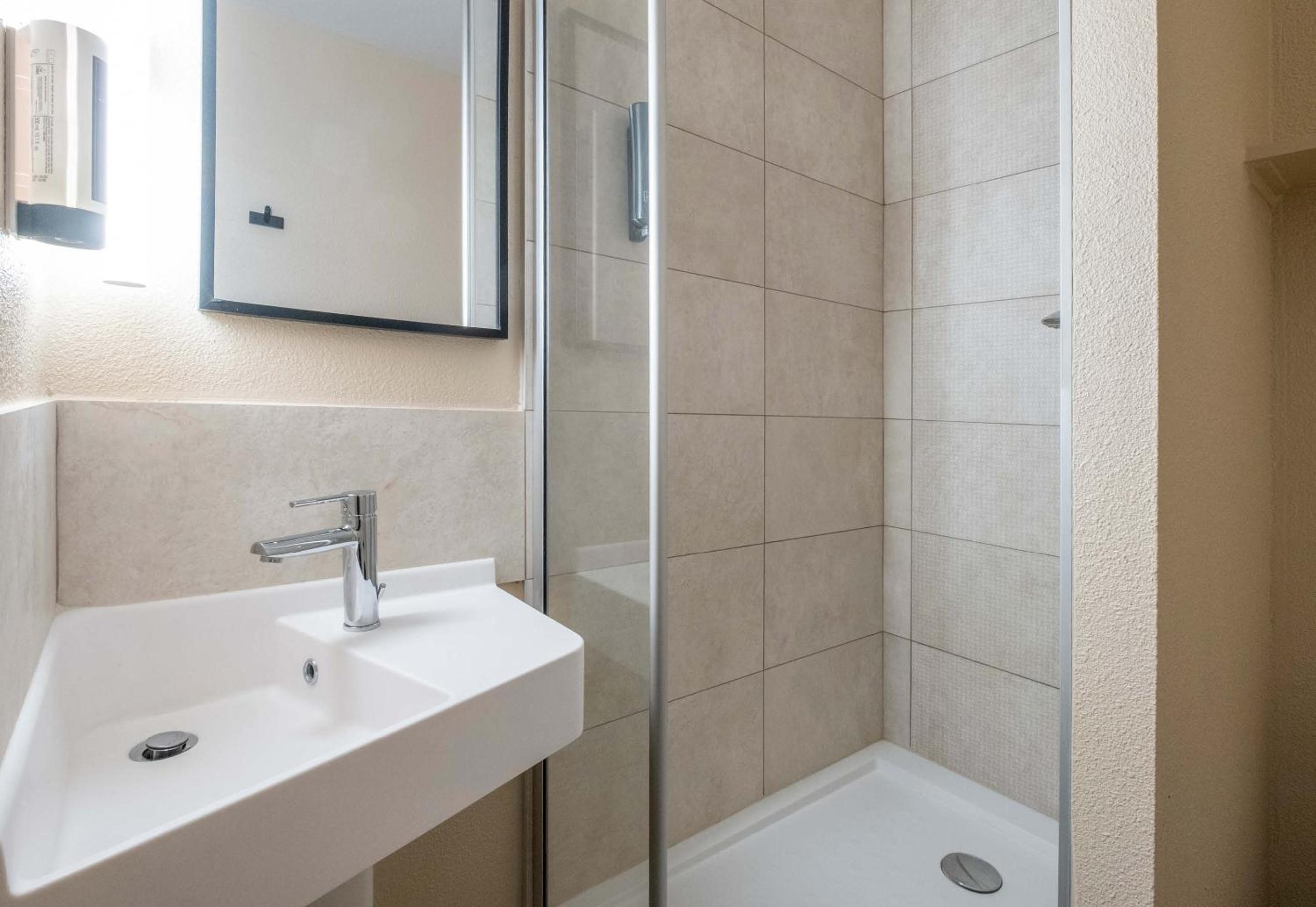 Double Room (1 - 2 Adults) photo 2