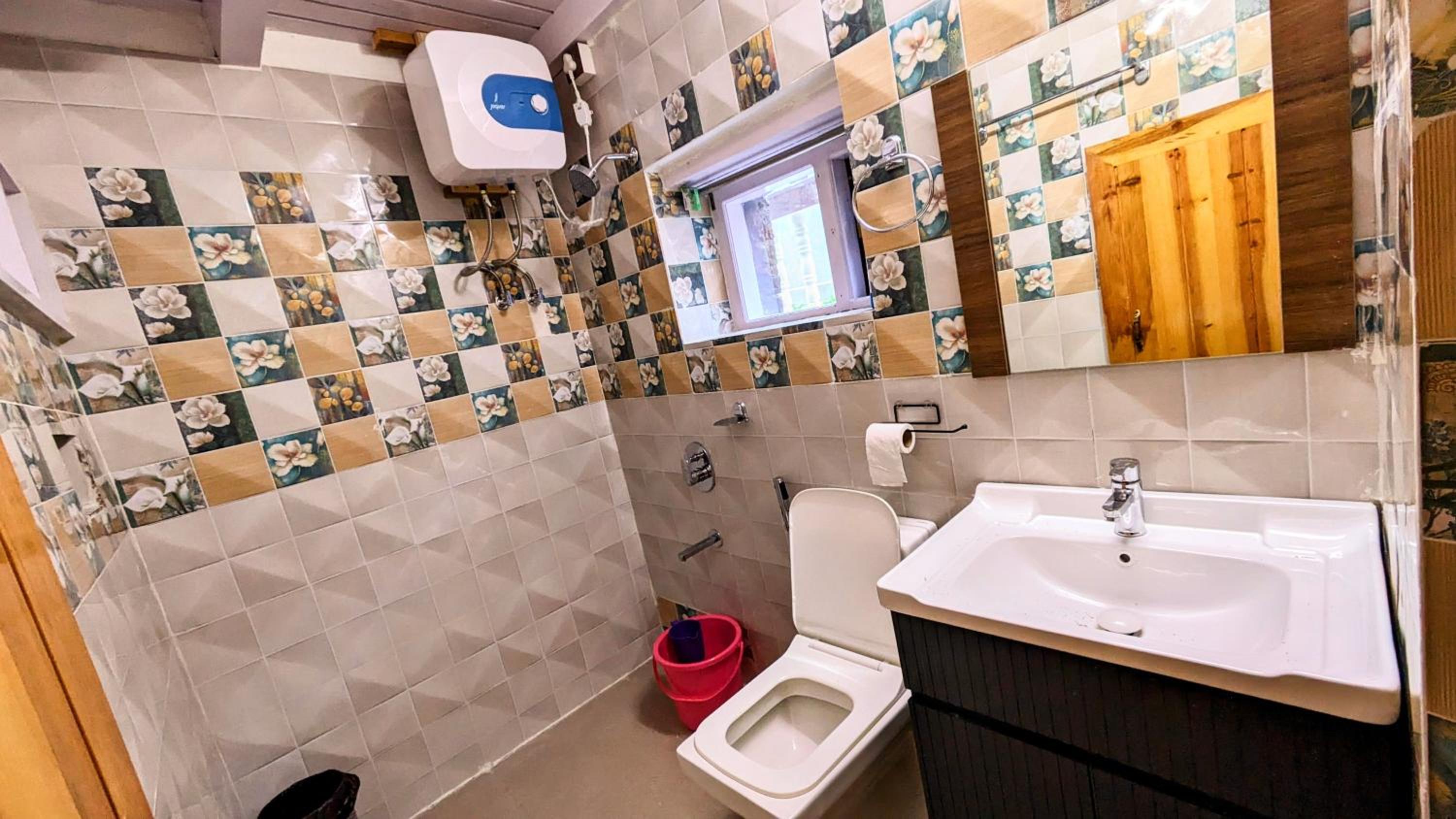 Deluxe Double Room (2 Adults + 1 Child) photo 2