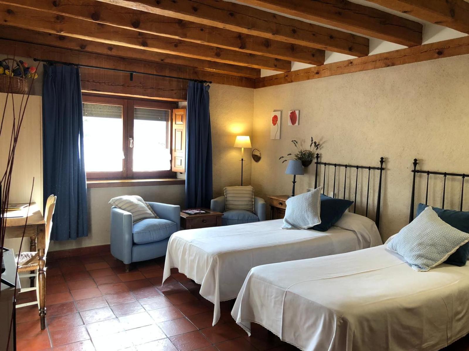 Double or Twin Room with Mountain View photo 2