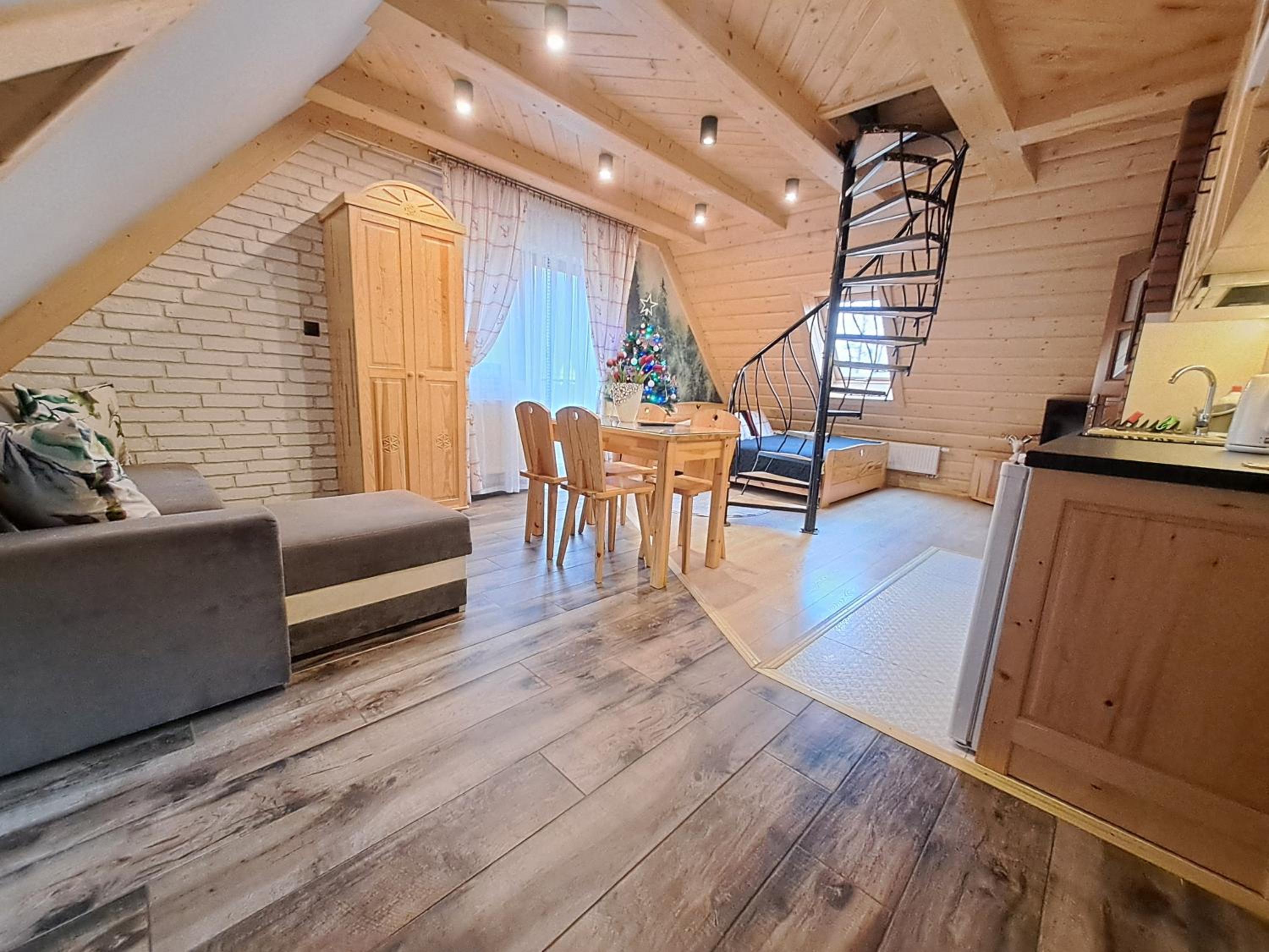 Deluxe Family Suite - Photo 1