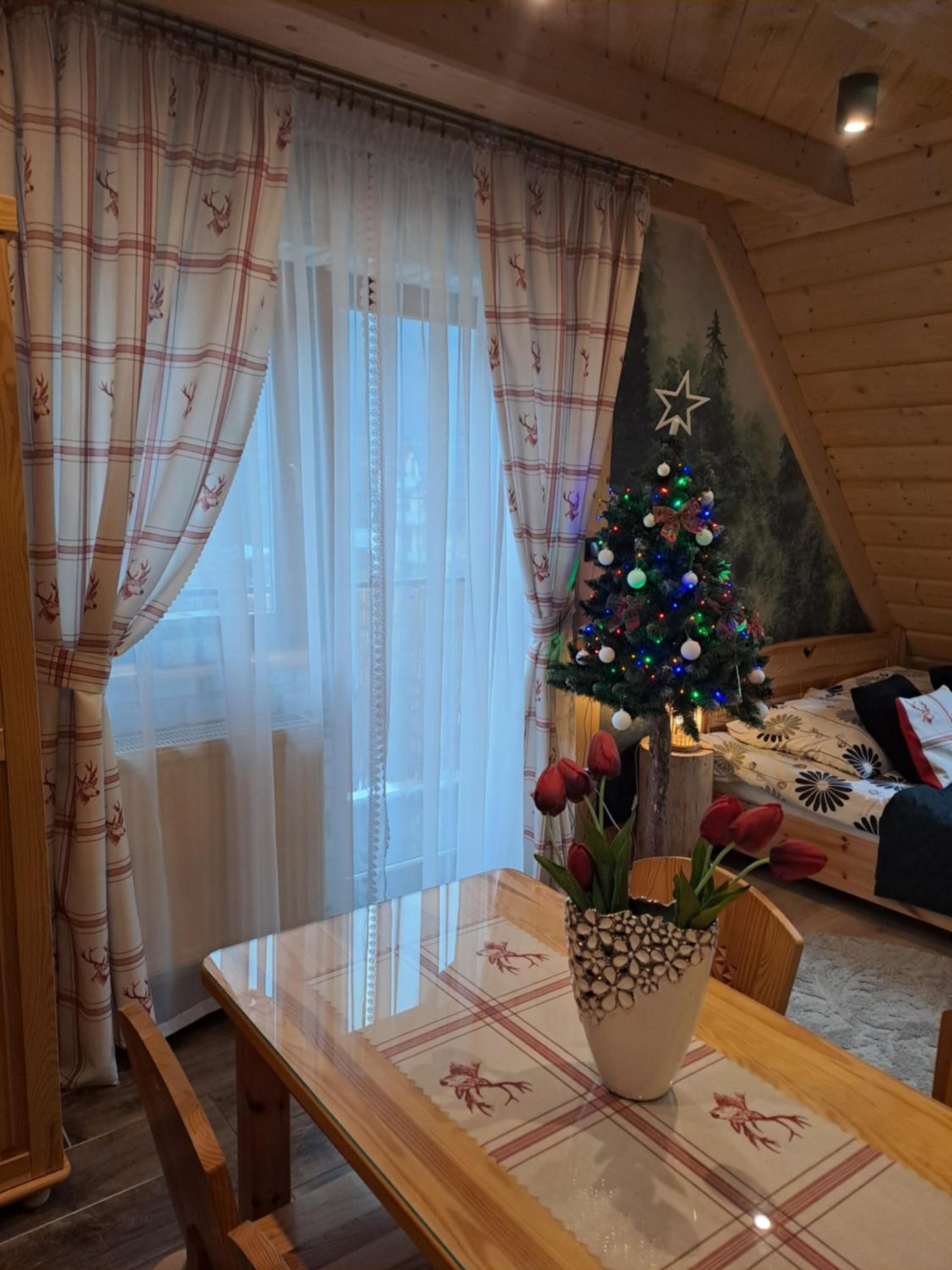 Deluxe Family Suite - Photo 19