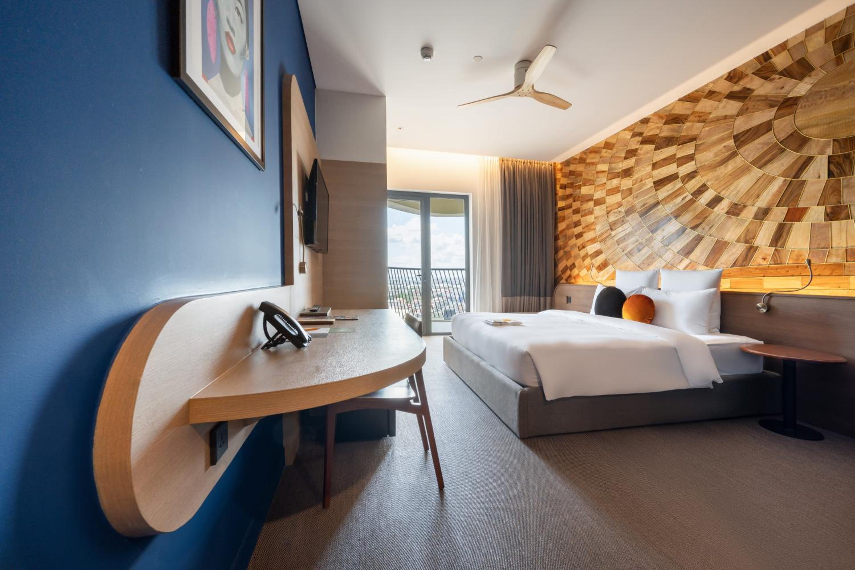 Deluxe King Bed with Balcony photo 1