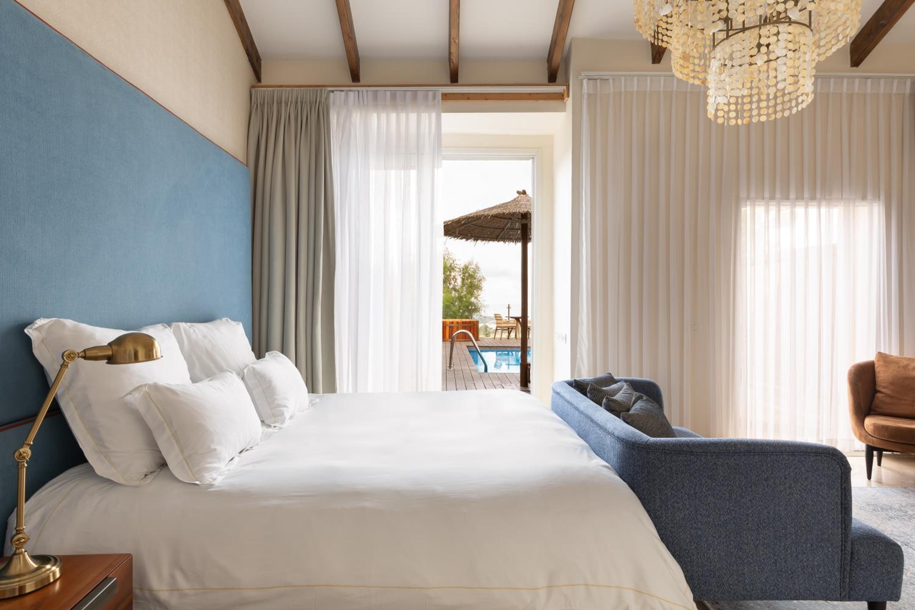 Junior Suite with Private Large Pool and Large Terrace, photo 6