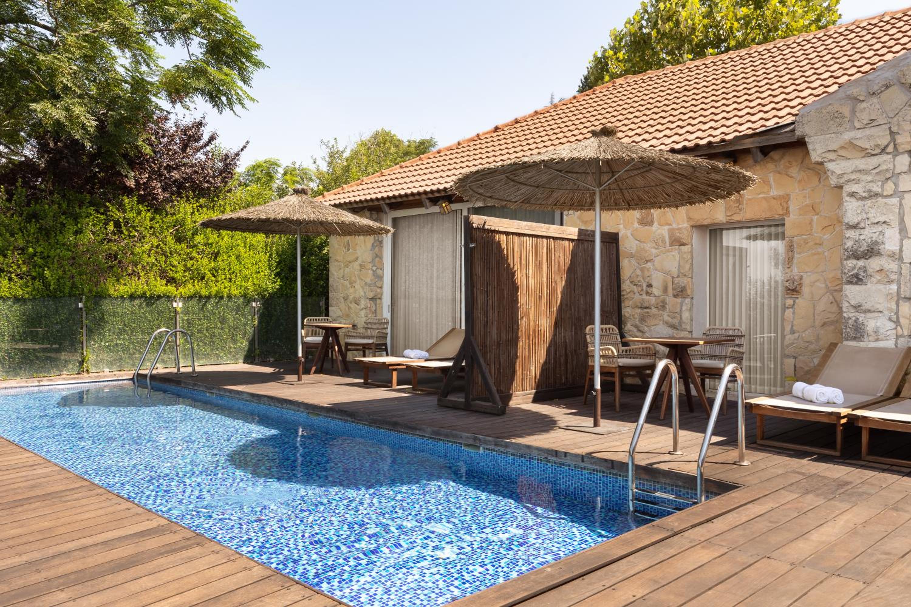 Junior Suite with Shared Pool