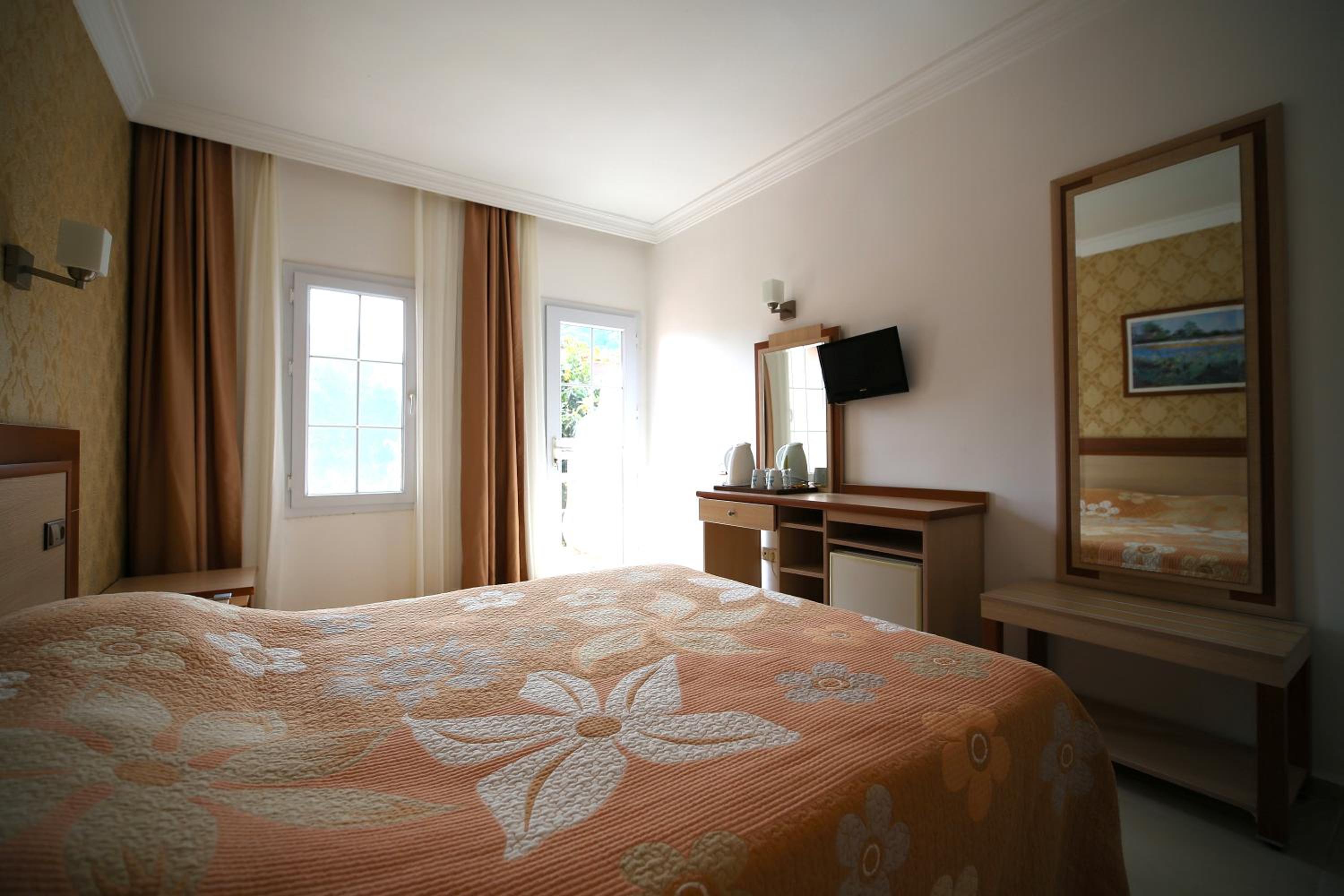 Standard Double or Twin Room with Balcony photo 2