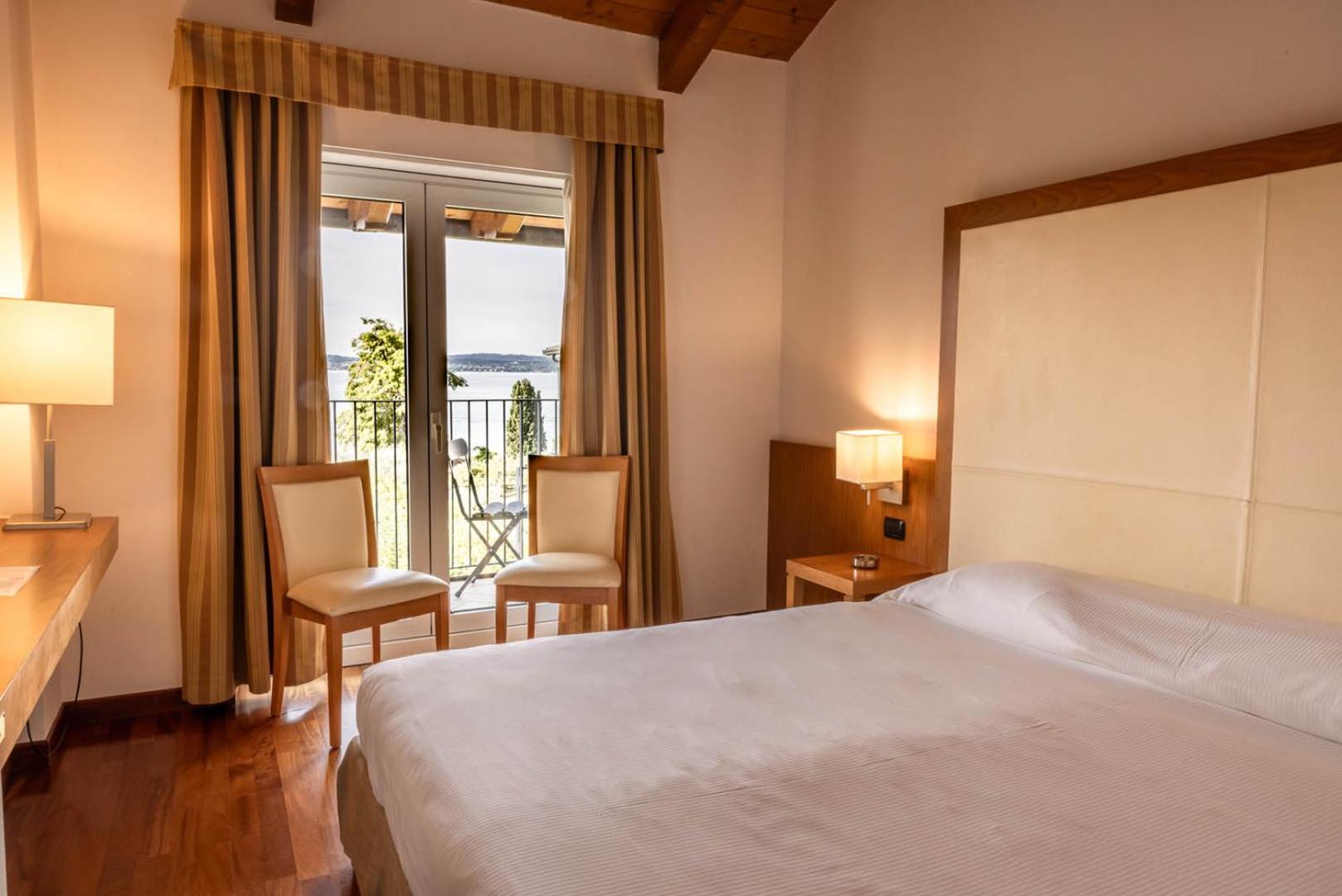 Comfort Double or Twin Room with Balcony and Partial Lake View - Photo 1