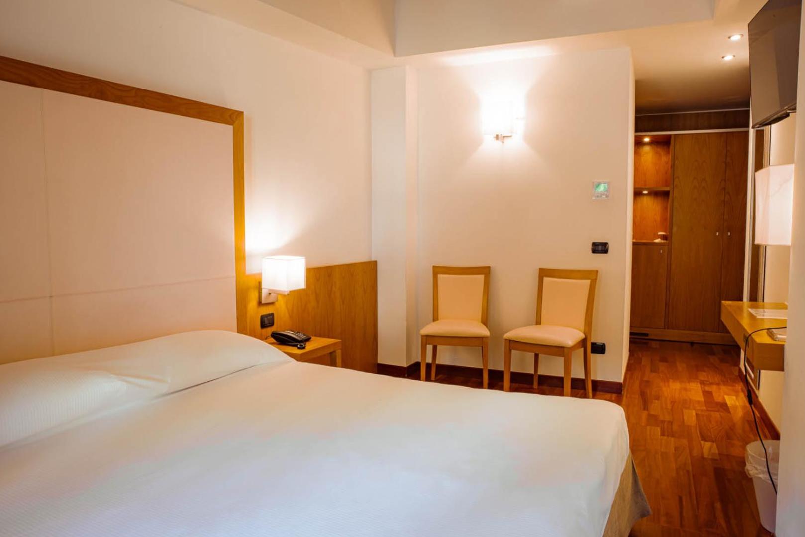 Standard Double or Twin Room with Balcony and City View - Photo 1