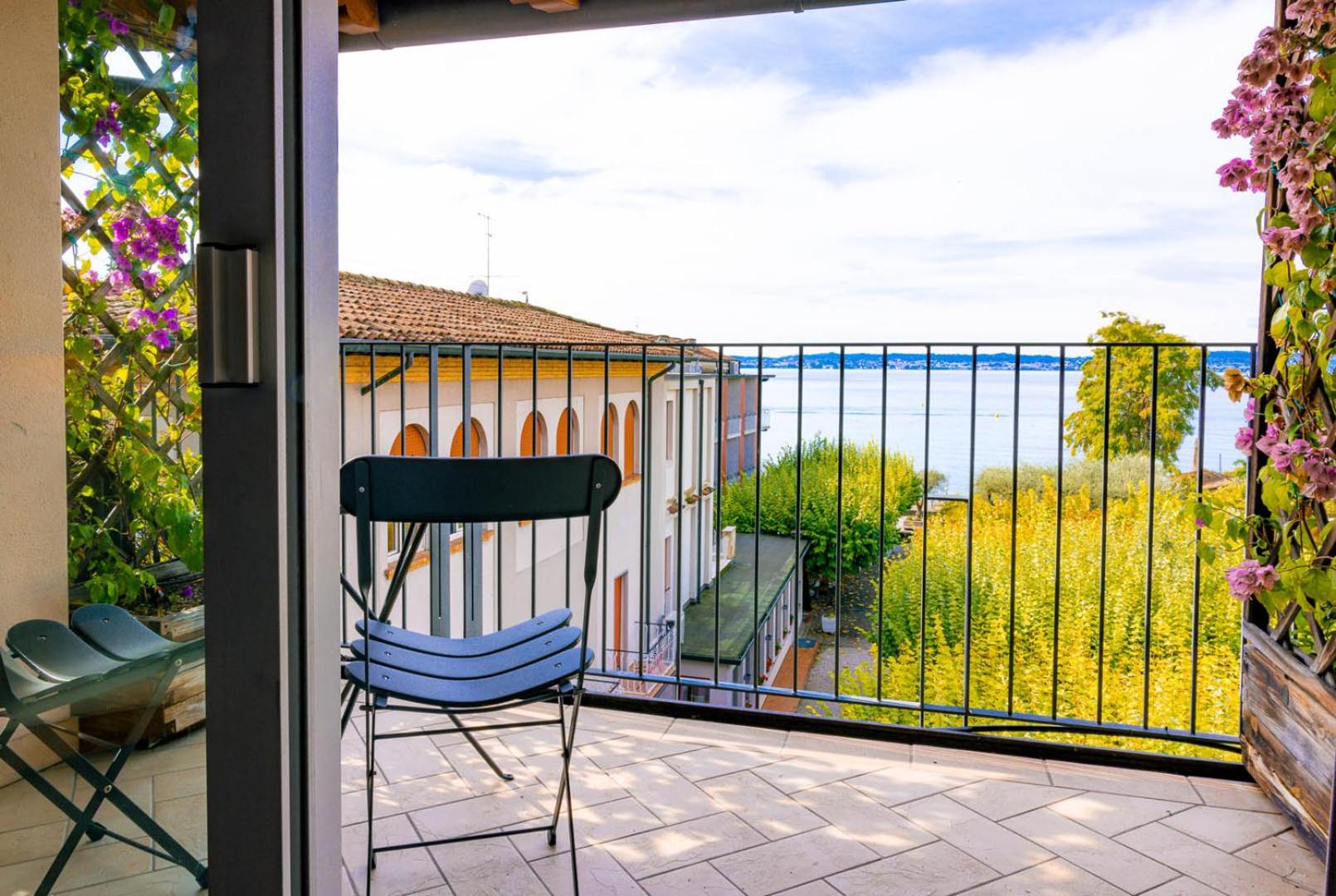 Superior Double or Twin Room with Balcony and Lake View - Photo 7