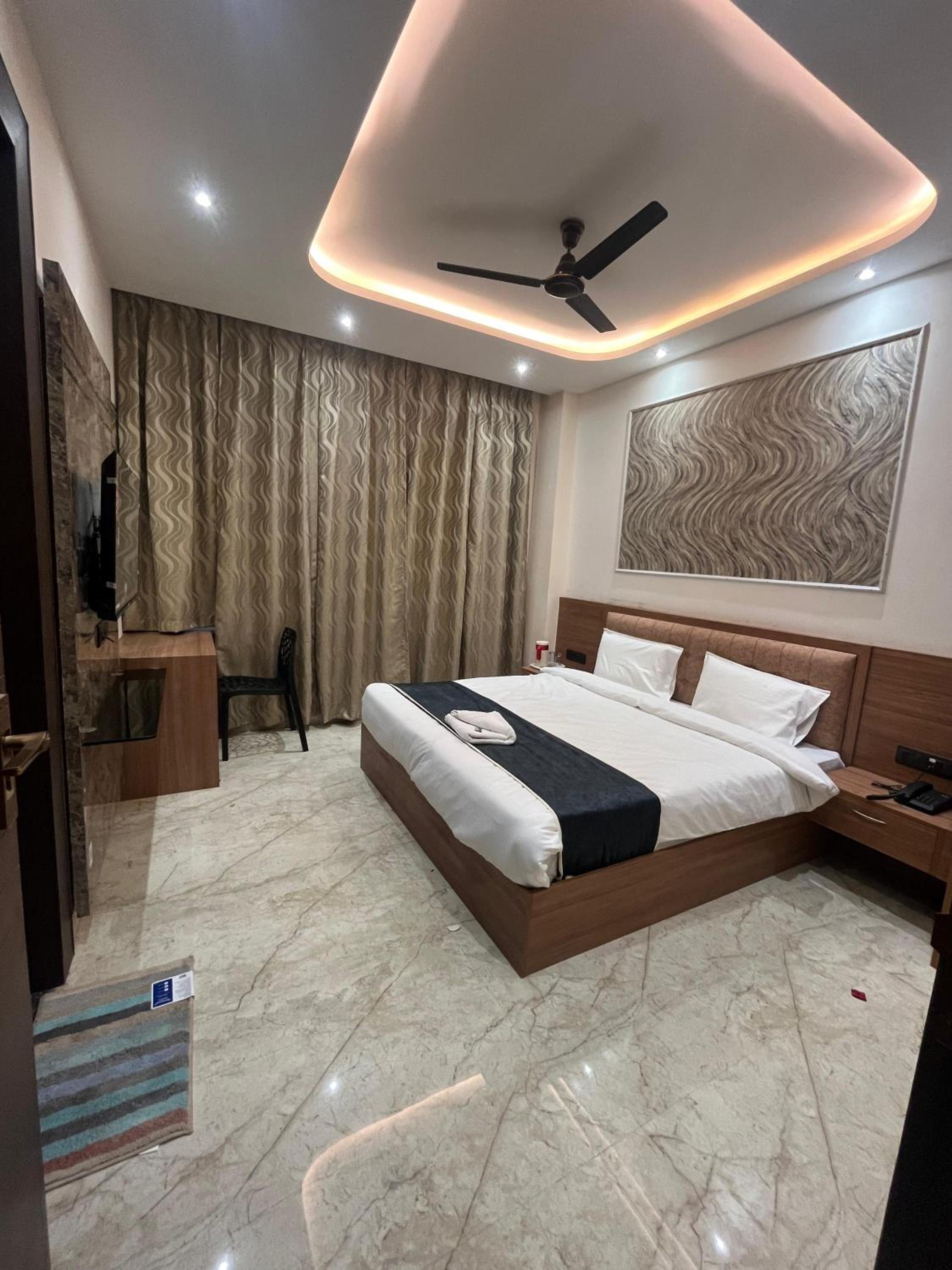 Deluxe Room - Photo 27
