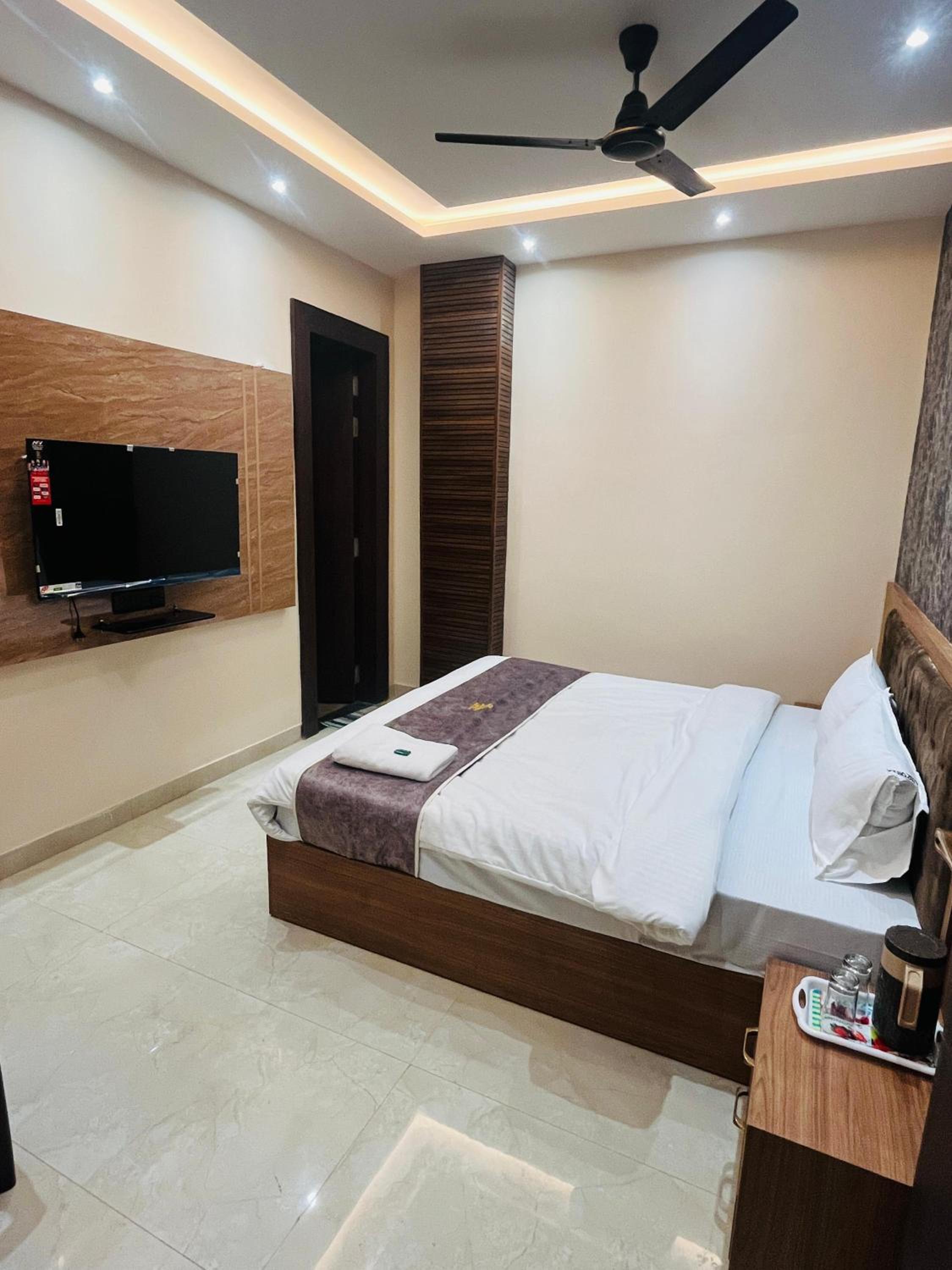 Deluxe Room - Photo 24