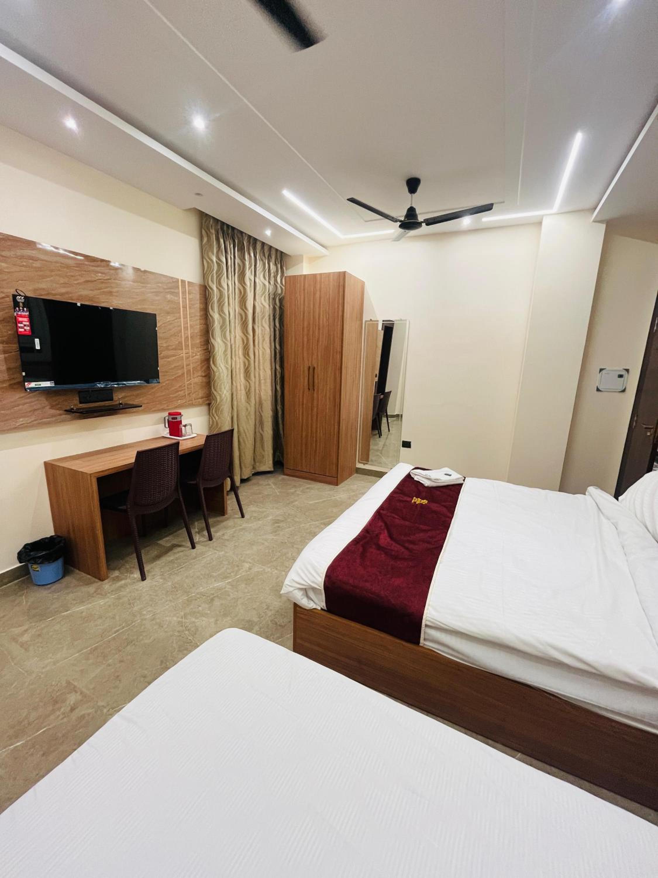 Deluxe Room - Photo 8
