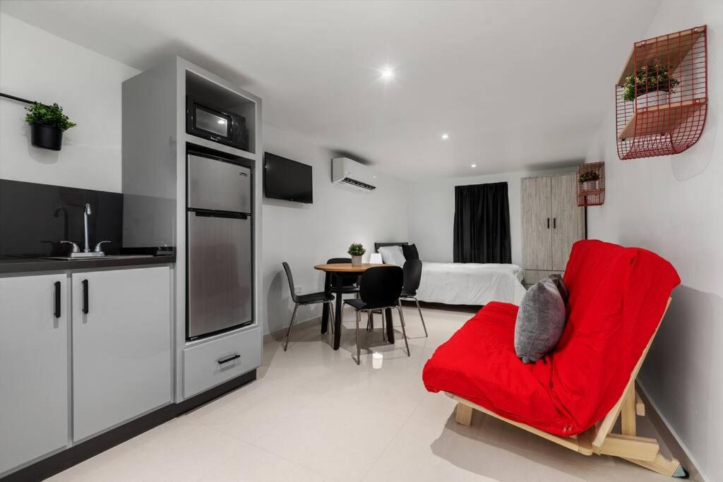 One-Bedroom Apartment photo 1