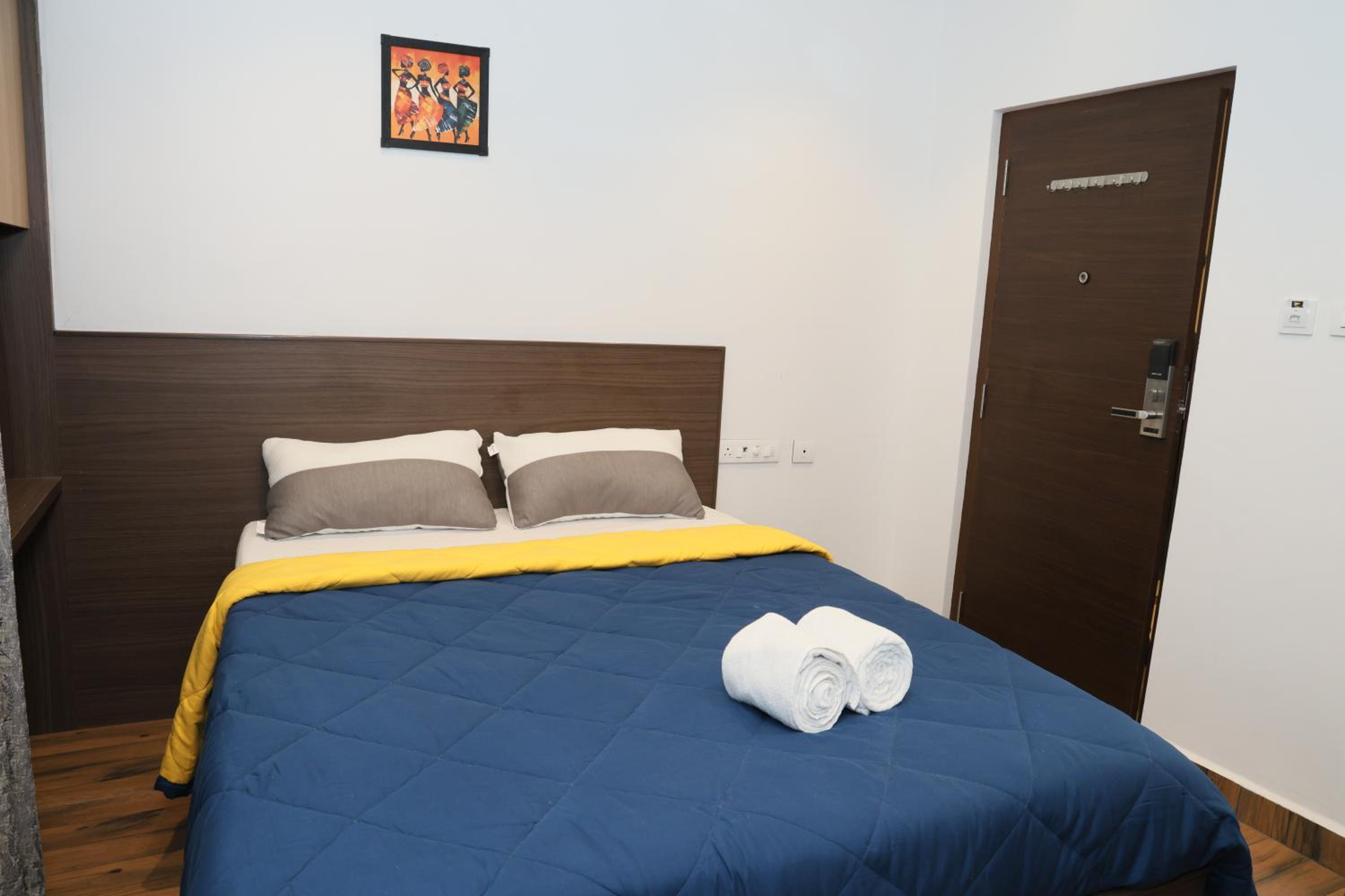 Deluxe Room (2 Adults + 1 Child)
