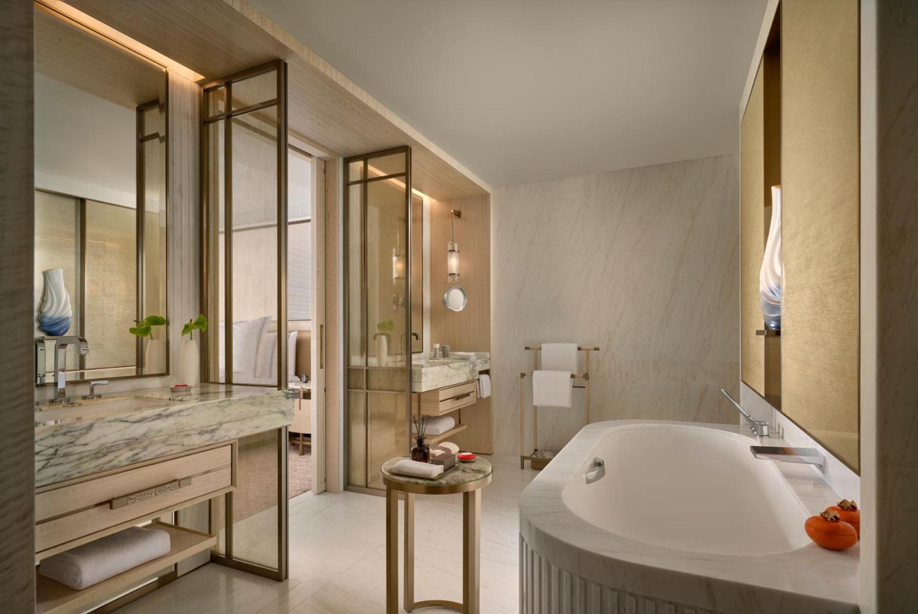Sands Bay Suite King City View