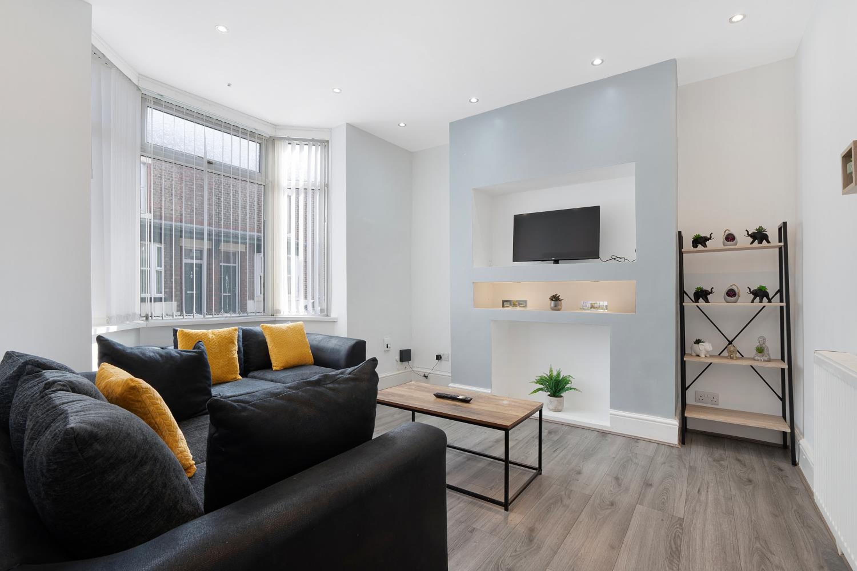 Apartment photo 1