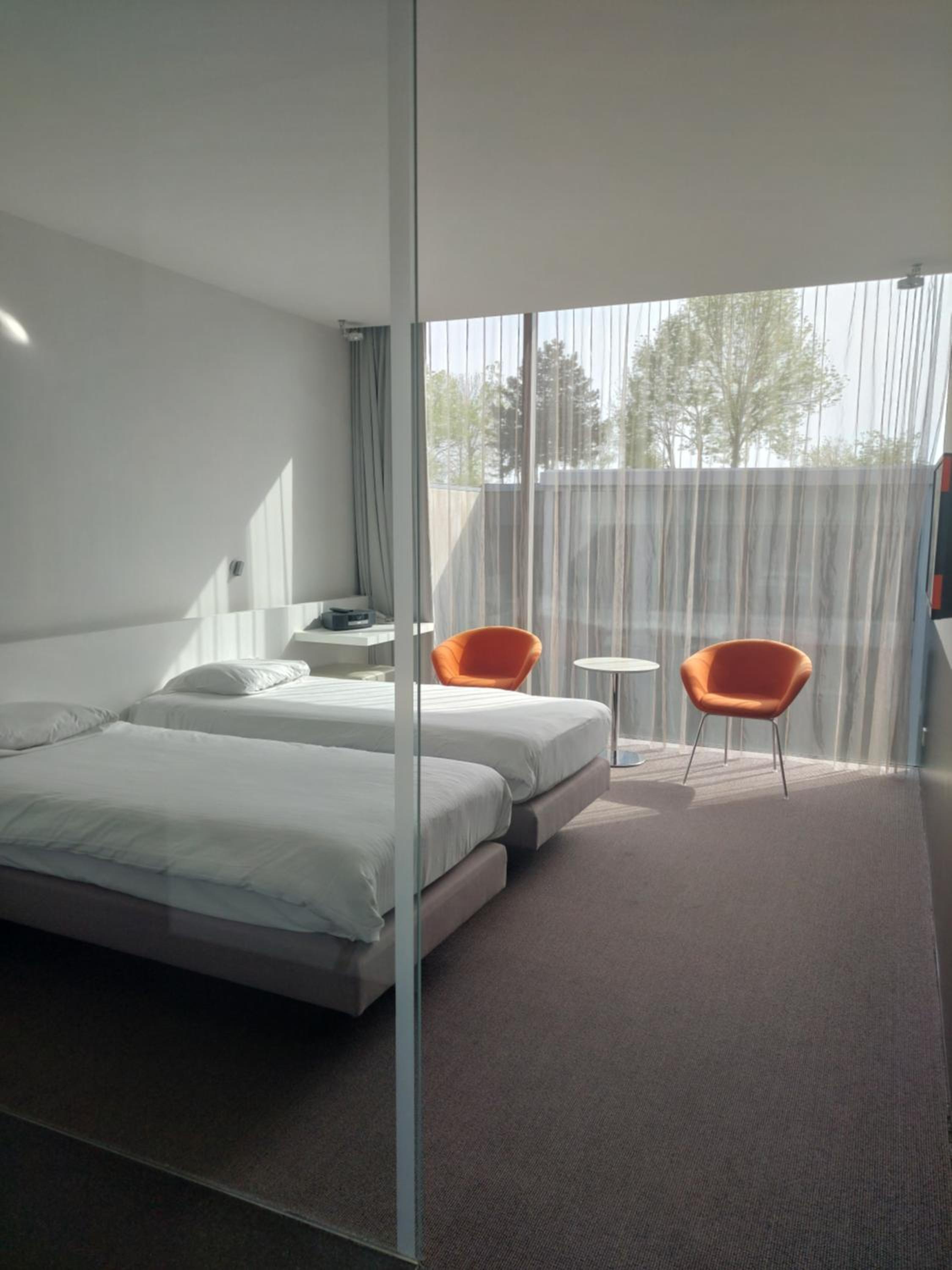 Standard Twin Room - Photo 4