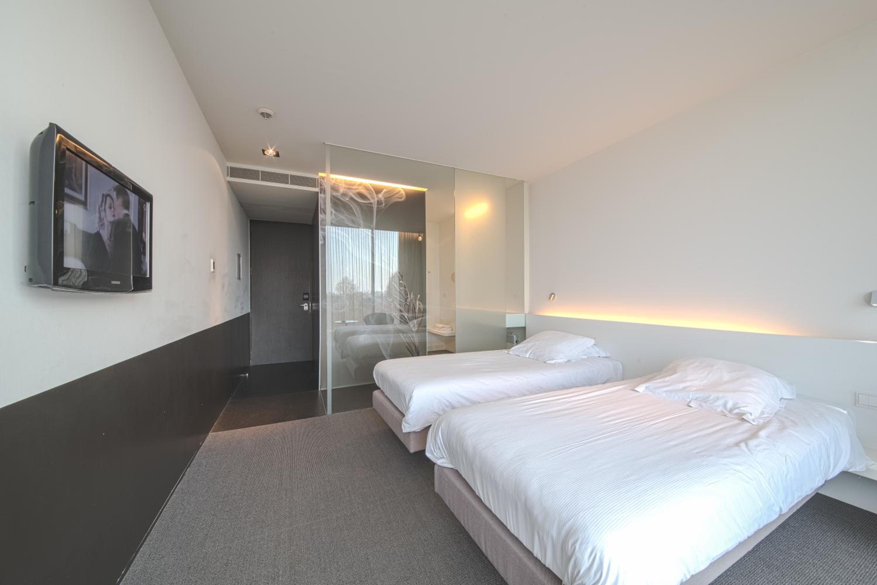 Standard Twin Room - Photo 5