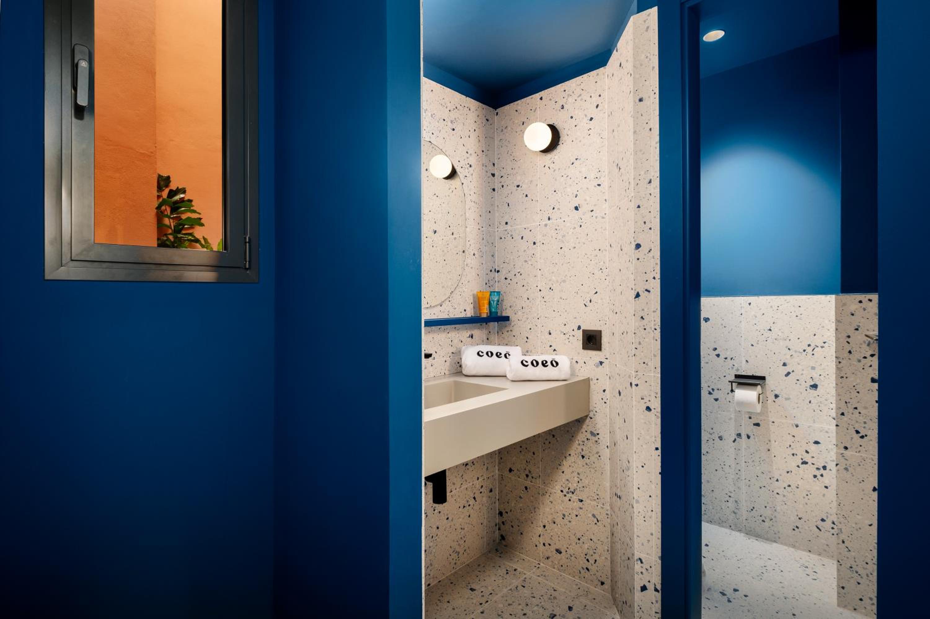 Doble Upper Pod con Baño Compartido