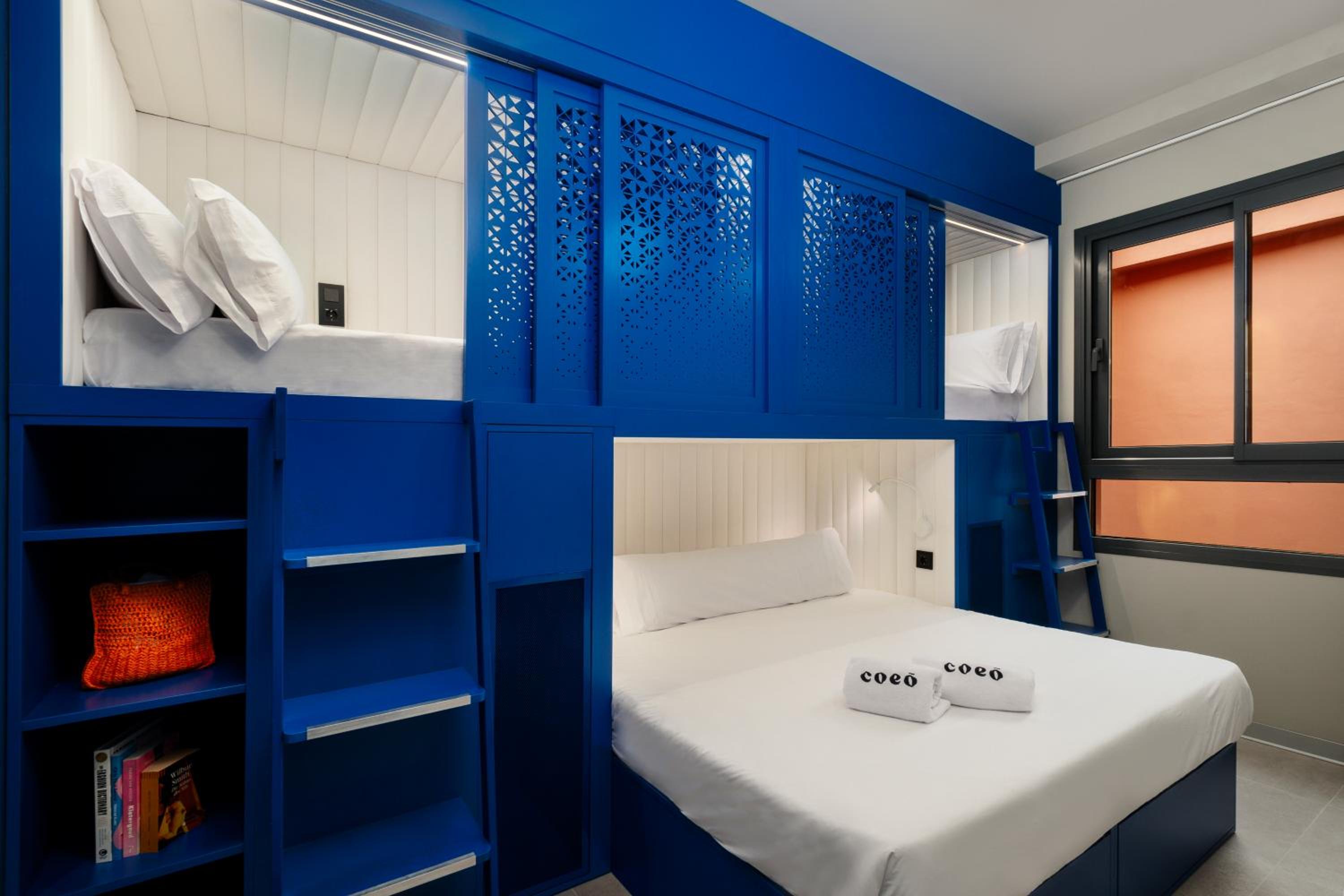 Doble + 2 literas con baño privado