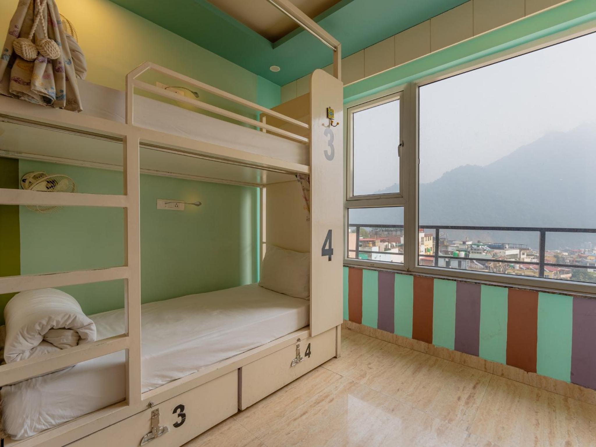 Bed in 8-Bed Dormitory Room photo 3