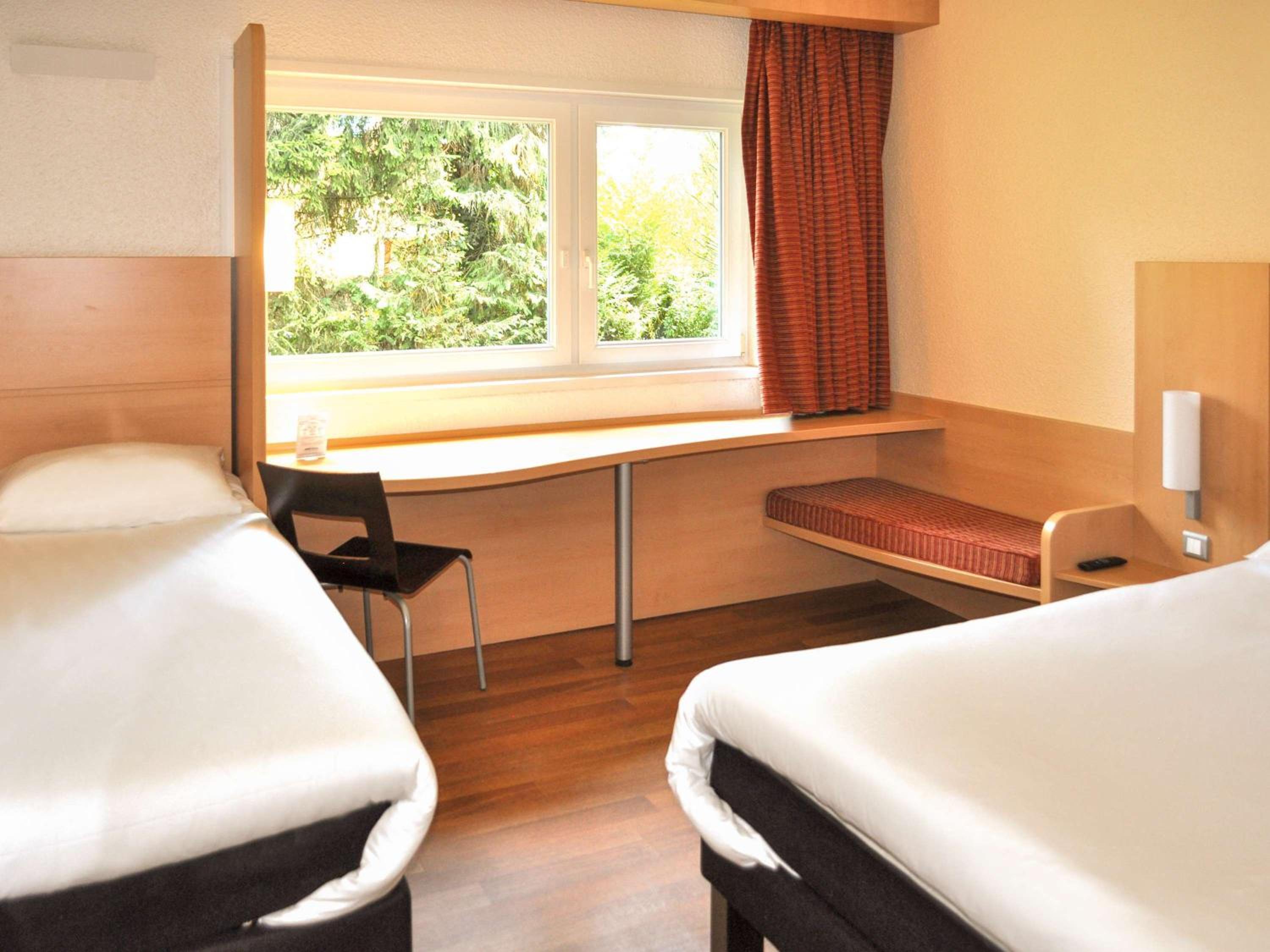Standard Room with One Double Bed and One Single Bed - Photo 1