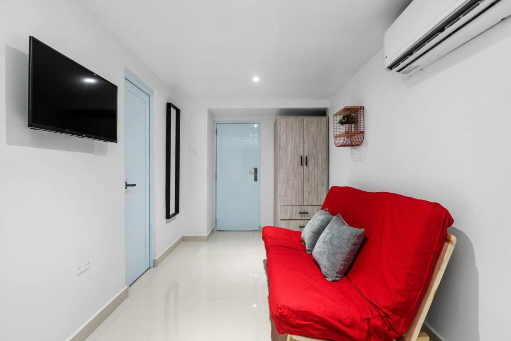 One-Bedroom Apartment photo 2