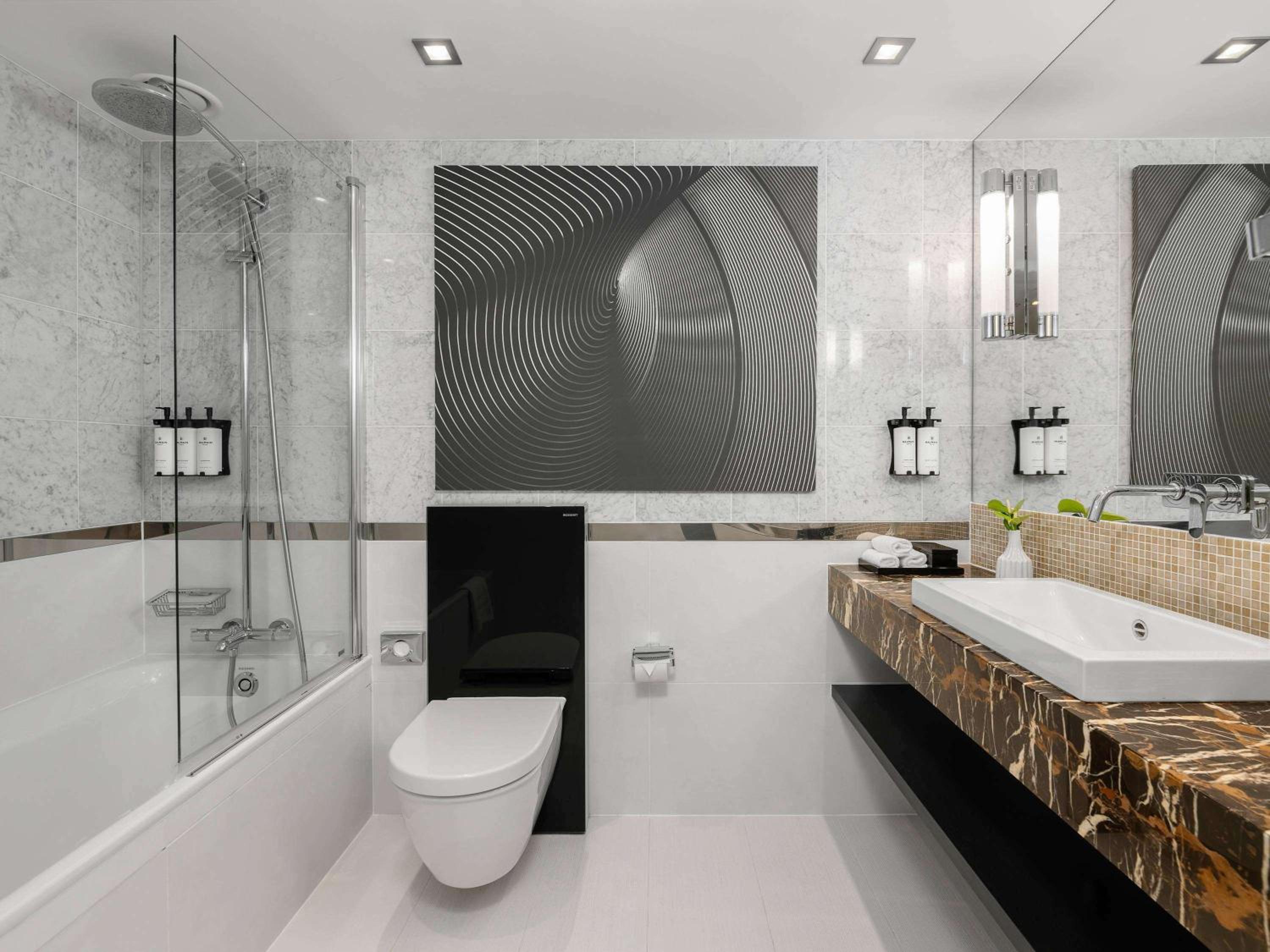 Prestige King Suite - Photo 2