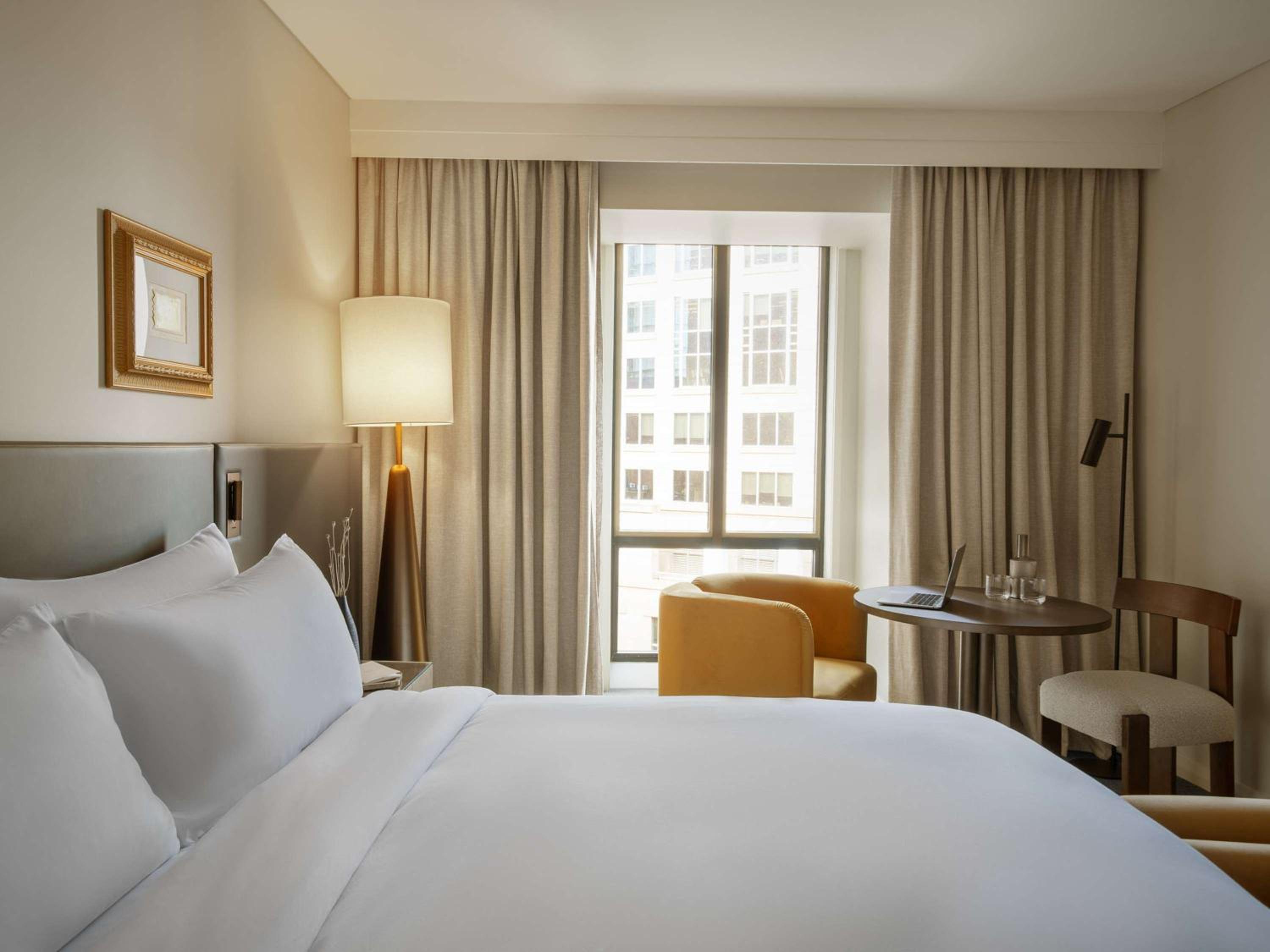 Luxury Double Room - Club Access thumbnail 5