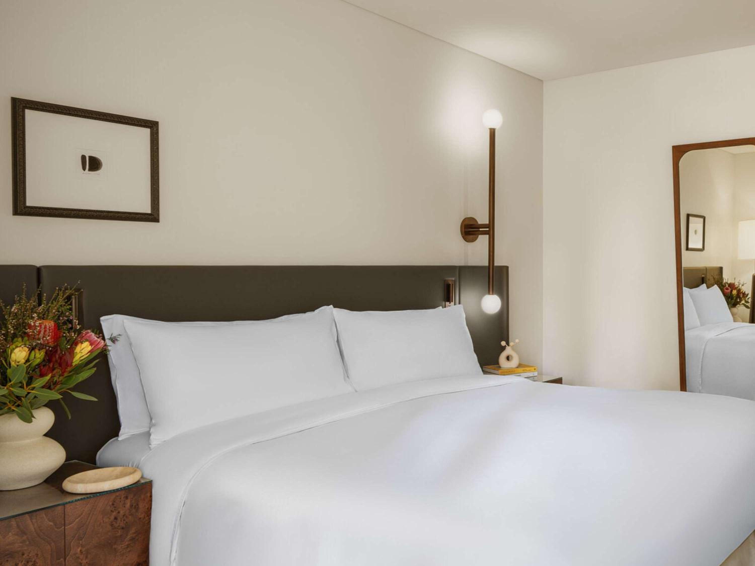 PRESTIGE SUITE, Club Sofitel Access, 1 King Size Bed, Separate Living Room