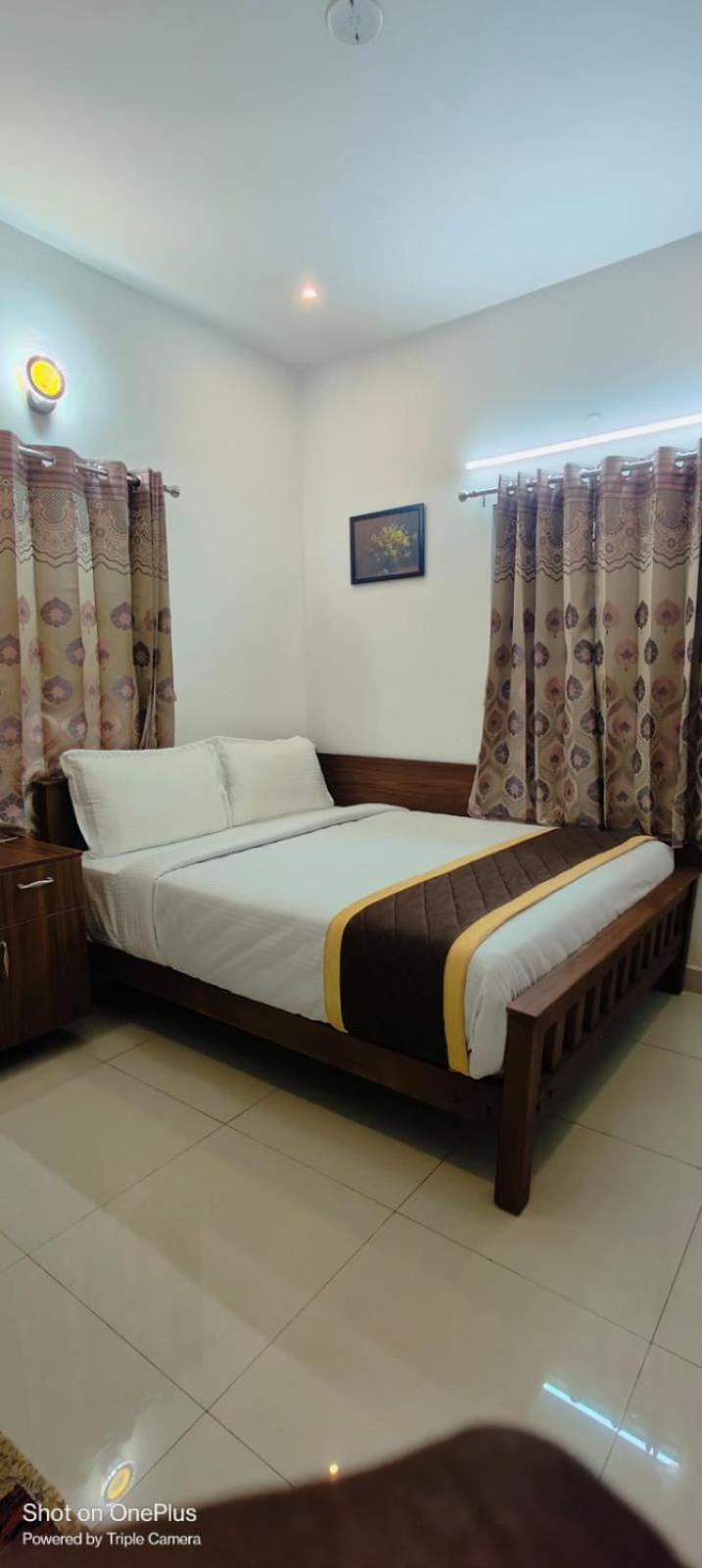 Queen Room - Photo 1